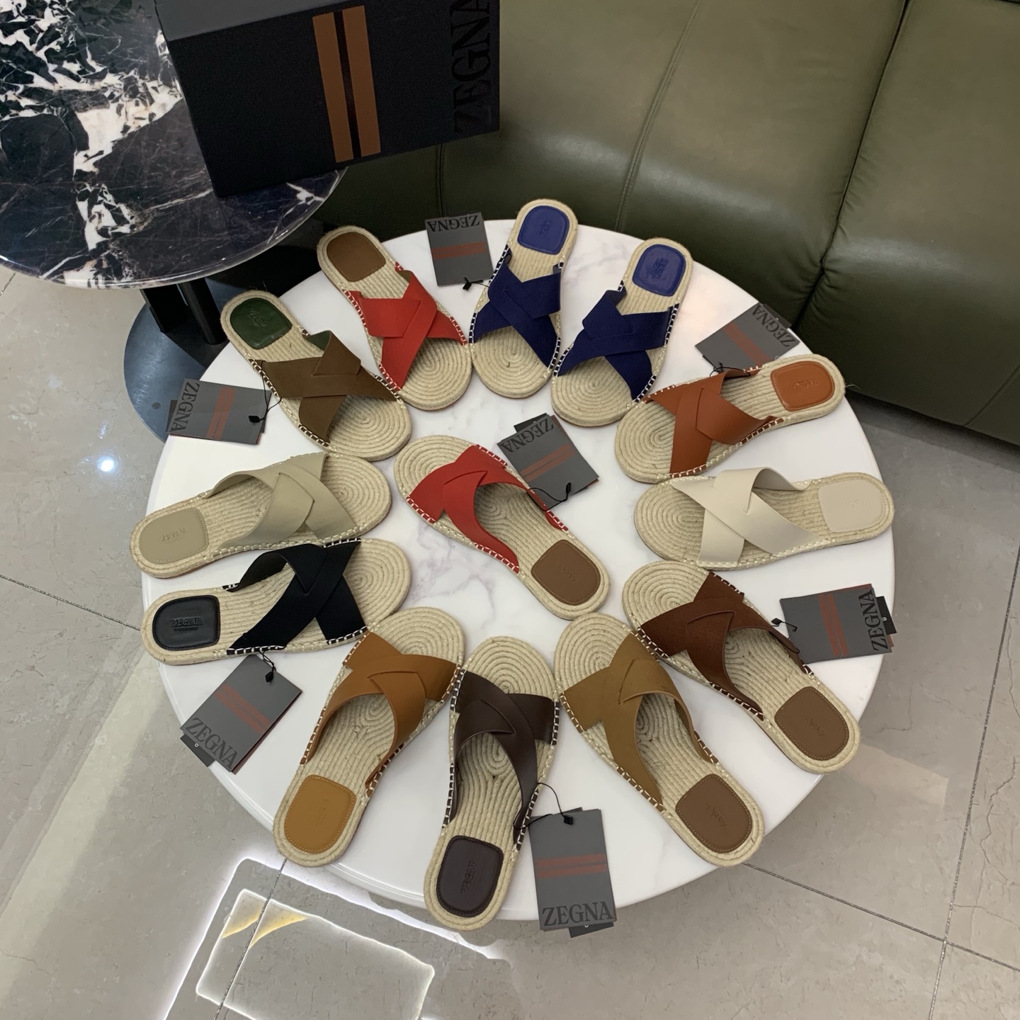 NO:350324,.Zegna/Jenia classic men's slippers, one-strip genuine leather high-end slippers, straw-woven slippers, Lao Qian's lazy temperament, a must-have item for men in summer. This slipper is made of soft calfskin and fur, casual and exquisite. It is highly inclusive, comfortable in the feet, fashionable and versatile, and comes with the original box packaging!  Size38-44 (.45.46.47 customized non-return and exchange), zegna, slippers, espadrilles, cowhide19860909.Zegna/杰尼亚经典男士拖鞋,一字带真皮高端拖鞋,草编拖鞋,老钱慵懒气质拿捏,男士夏季必备单品,这款拖鞋选用柔软小牛皮和翻毛皮制成,休闲又不失精致.包容性强,脚感舒适,时尚百搭,配原盒包装！ Size38-44（.45.46.47定制不退换）,,zegna,slippers,espadrilles,cowhide,Men's shoes