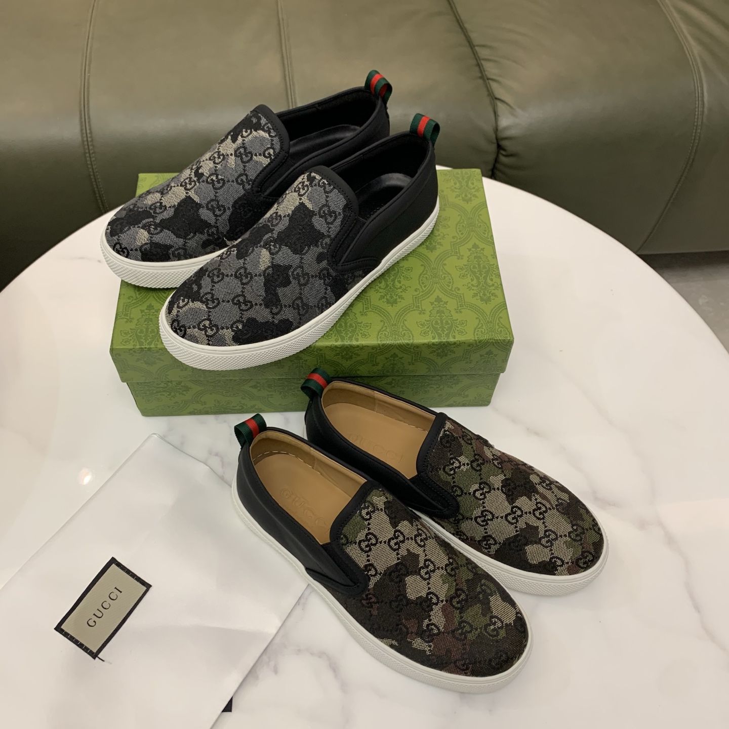 工厂价250(跑量款官网同步1:1复刻)🇮🇹🇮🇹《GUCCI》顶级代购🔍🔍男士2019专柜同步发售,时尚休闲,舒适透气个性,潮男首选,进口羊皮里、时尚潮流,潮男必备,鞋底:原厂特供原版底,独家活动成型底超级舒适,原厂跟单货,🔍🔍高品质,可随意进出专柜,(37、45可定做,不退不换哦)现货供应,你值得拥有