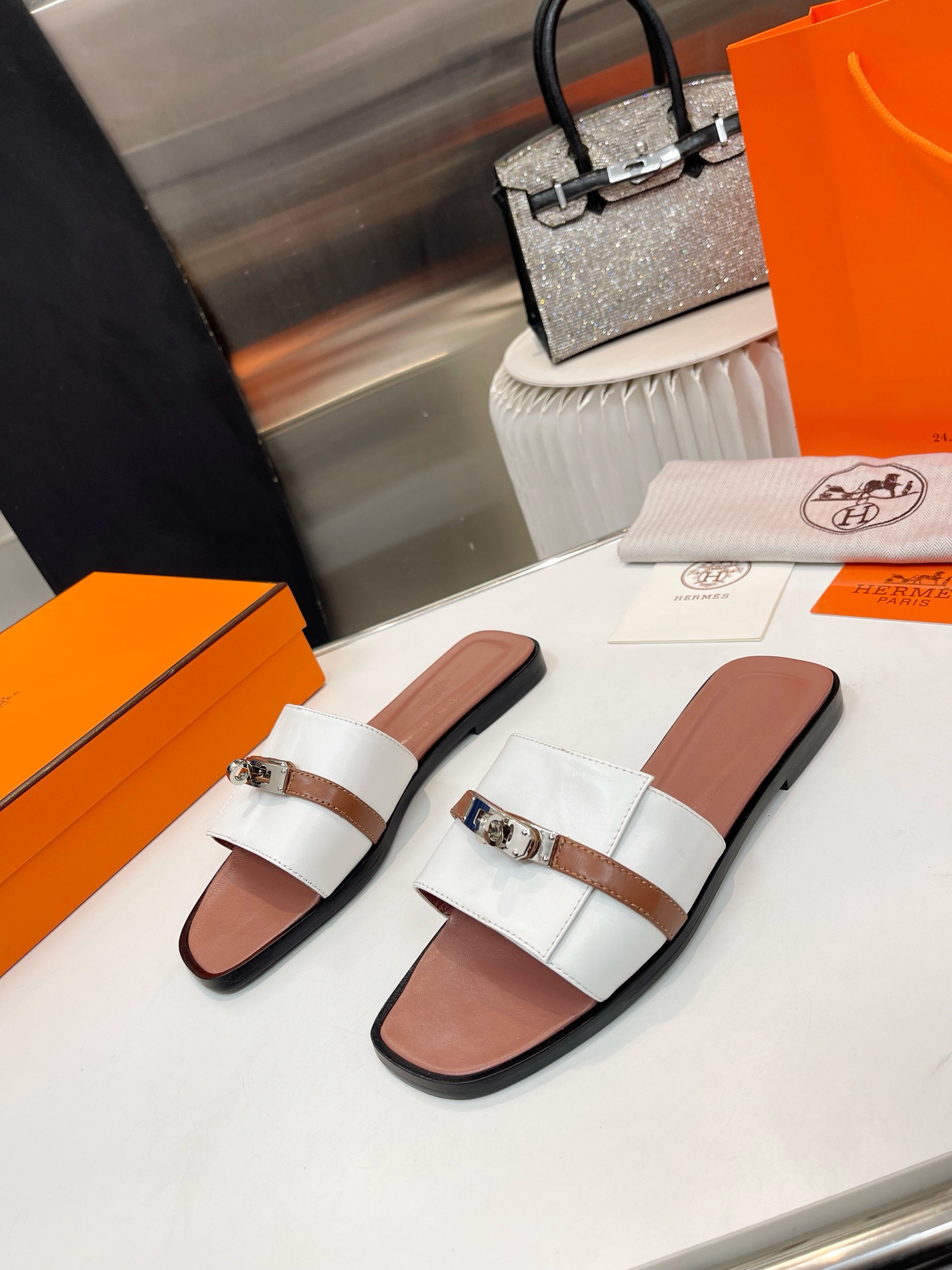 NO:266279,【 Version upgrade】 Rubber sole Hermes H slippers Oran sandals series—————————————————————————————————————————————————————————————————————————————————————————————————————————————————————————————————————————————————————————————————————————————————————————————————————————————————————————————————————————————————————————————————————————————————————————————————————————————————————————————————————————————————————————————————————————————————————————————————————————————————————————————————————————————————————————————————————————————————————————————————————————19860909【版本升级】橡胶底 Hermes 爱马仕H拖鞋Oran凉鞋系列———————————时尚又百搭 超级舒服 每个细节都做到极致 原版swift小牛皮 原版1:1独家私模鞋面/原版真皮沿条大底  大底真皮大底（橡胶底） 鞋面头层牛皮 SIZE34~42（34.41.42定制不退不换）,拖鞋,hermes,hermes,stuart weitzman,sandals,slippers,cowhide,Leather soles,Women's Shoes