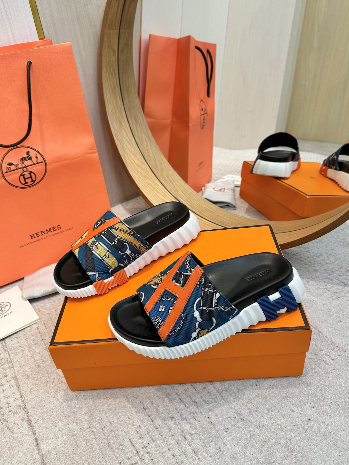 NO:256716,P/230 [Top version 280/290] HERMES Hermes, original shoes made 1:1 top version, upper material is high-end imported calfskin, inner foot pad sheepskin, outsole, TPU anti-slip wear-resistant sole, multi-color choice!  Size 34~42, male 39~46 (34 45 46 customized without return) [Top version comprehensive upgrade version], slippers, hermes, hermes, slippers, cowhide, sheepskin19860909P/230【顶级版本280/290】 HERMES爱马仕,原版鞋1:1制作顶级版本 鞋面材质高级进口小牛皮 内里垫脚羊皮 大底 TPU防滑耐磨大底,多色选择！ 码数女34～42、男39～46 (34 45 46订做不退换）【顶级版本全面升级版】,拖鞋,hermes,hermes,slippers,cowhide,sheepskin,Women's Shoes