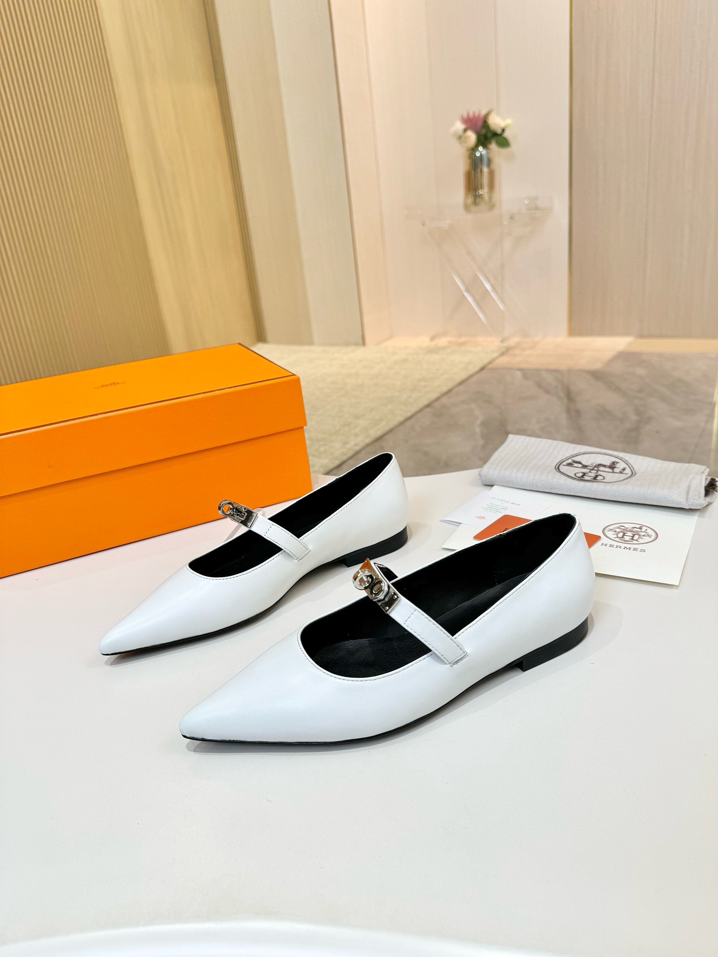 NO:482542,Hermes, leather top version!  Original development: Upper with soft sheep skin, inner foot pad, mixed-bred sheepskin, outsole Italian leather outsole, size 34-43 [34.41.42.43 Customized] Packaging configuration original packaging!  , single shoes, hermes, hermes, sheepskin, sheep, Leather soles19860909爱马仕Hermes,真皮大底 顶级版本！原版开发 鞋面植柔羊猄皮 内里垫脚 混种羊皮 大底意大利真皮大底  码数34-43【34.41.42.43定做】 包装配置原版包装！,单鞋,hermes,hermes,sheepskin,sheep,Leather soles,Women's Shoes