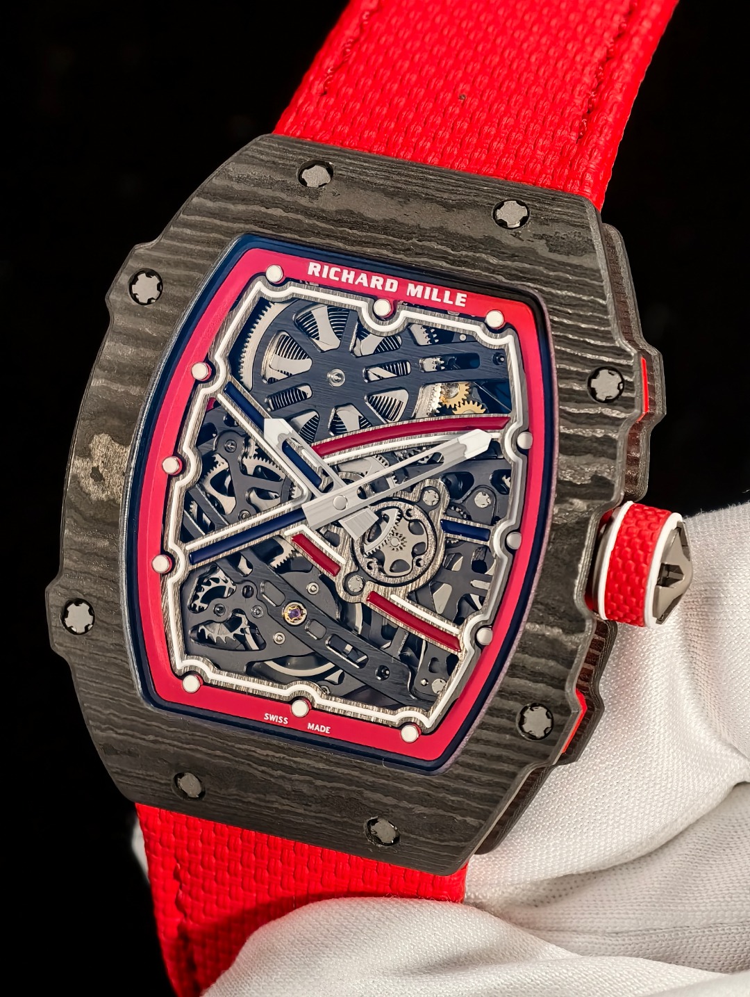 NO:946579,Extremely fast red, white and blue, the glory of Norwegian ice and snow!  RF Factory RM 67-02 Norwegian version (Alexis inturault / Aksel Lund Svindal joint vision) makes its grand debut!  Created by Rich Factory, it injects the ultimate competitive spirit into your wrist!  Equipped with the new CRMA7 exclusive ultra-thin integrated movement, 1:1 restores the authentic high-end texture!  Four hard-core breakthroughs: Super TT carbon fiber case is independently molded in a single piece, showing a high-end texture comparable to that of Japan's NTT factory, surpassing all carbon fiber versions on the market. The extremely thin and light data watch head only weighs 32g, and the thickness of the entire watch is 7.8mm, which perfectly transports the original and non-sensory wearing experience. 8 major parts are universally genuine. The front, middle and back cases, sapphire glass, crown, solid frame and 8 screws can all be seamlessly interchanged with genuine products.  CRMA7 customized all-in-one machine (3.99mm) corrects gear offset, real linkage of front and back and sandwich gears, and restores the three-dimensional hollow level to the extreme!  The contrasting colors of the Norwegian Aurora red, white and blue are available now and pre-ordered, first come first served, please send us a private message to lock in!  ,19860909极速红白蓝,挪威冰雪荣耀！RF厂 RM 67-02 挪威版（Alexis inturault / Aksel Lund Svindal 联名视觉）重磅登场！ Rich Factory 倾力打造,将极致竞技精神注入腕间！搭载全新 CRMA7 独家超薄一体机芯,1:1 还原正品高定质感！ 四大硬核突破 超级 TT 碳纤维壳套 单件独立模压成型,展现媲美日本 NTT 厂的高级纹理质感,超越市面所有碳纤维版本. 极致轻薄数据 表头仅重 32g,整表厚度 7.8mm,完美搬运原装无感佩戴体验. 8大零件通用正品 前中后壳、蓝宝石玻璃、表冠、固机框及 8 颗螺丝均可直上正品无缝互换. CRMA7 定制一体机（3.99mm） 修正齿轮偏位,正反面及夹层齿轮 真实联动,极致还原三维镂空层次！ 挪威极光红白蓝撞色搭配,现货与预定全面开启,先到先得,欢迎私信锁定！,,Watch