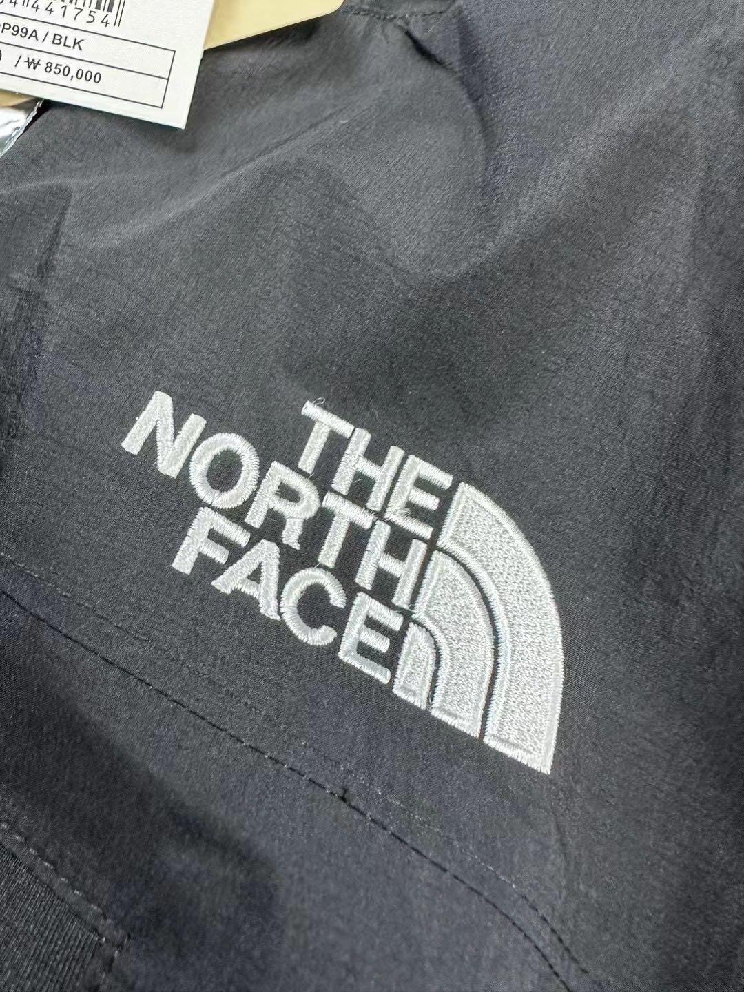 代发💰650
巅峰短款 原厂出品 数量少 S-XXL规格
韩国贸易公司正品订单!!不会过时 经久不衰的王炸!!男女款!
TNF北面巅峰喜马拉雅GTX抗寒羽绒服!新国标90绒子,肉眼可见的一堵墙那么厚!!户外防风透气拒水面料~全身多处防水拉链!连帽、调节、下摆调节、通风、等户外功能应有尽有!
尺码:s m l xl xxl
现货发售