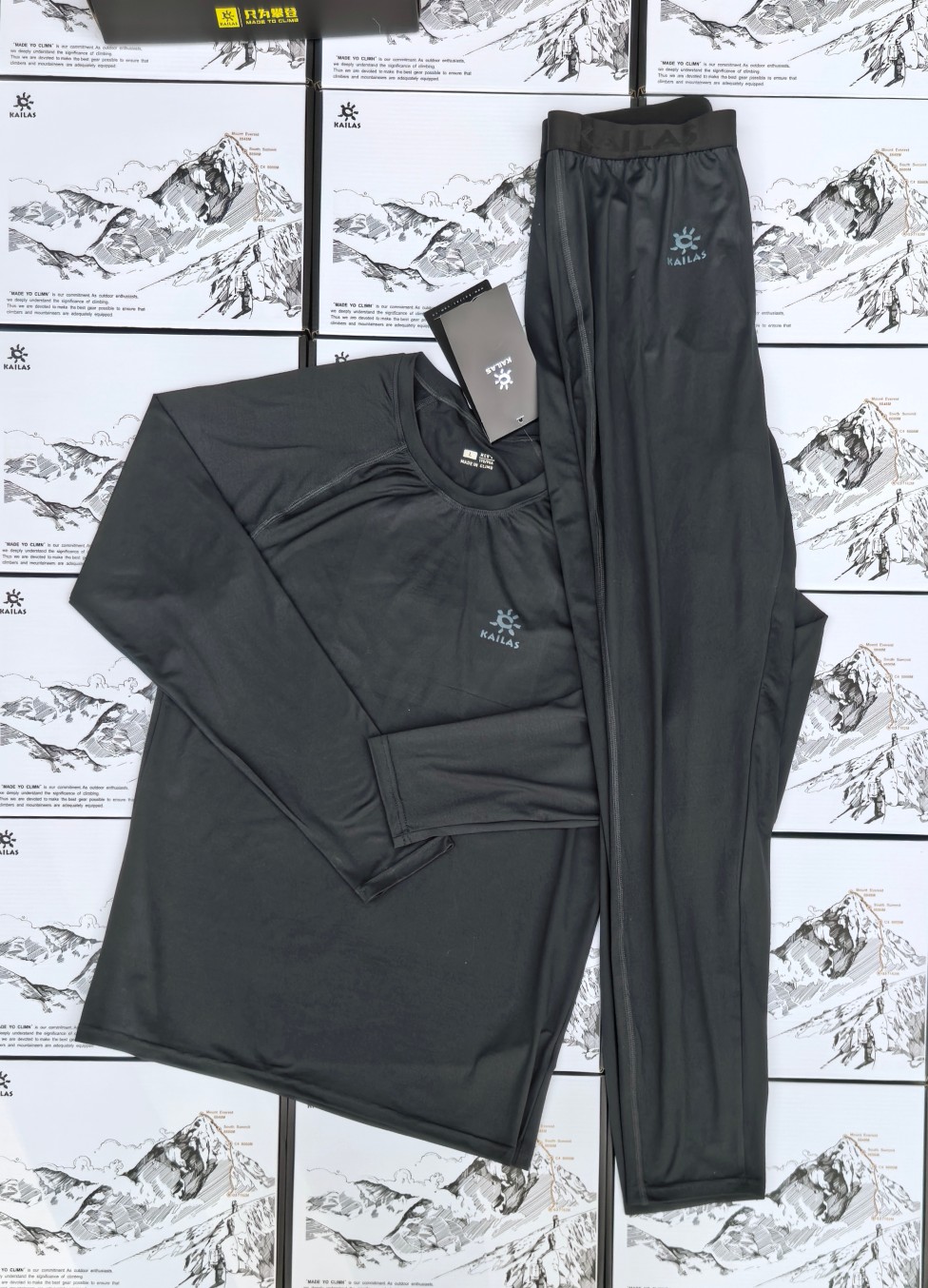 凯乐石秋冬内衣裤套装Coolmax速干保暖排汗功能户外运动套装男款!!45%棉10%氨纶45%锦纶混纺。 上衣➕裤 礼盒套装
- 高效导湿排汗
- 四沟槽结构,能快速吸收汗水并疏导至面料表层,不管日常还是运动,都能让身体快速干爽
- COOLMAX 纤维管道 保暖续热性能牛x . 尺码mlxlxxl颜色黑色弹力巨大
m推荐100-135斤
L推荐135-155
xl推荐155-175
xxl推荐175-200
