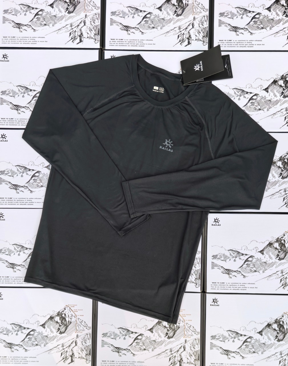 凯乐石秋冬内衣裤套装Coolmax速干保暖排汗功能户外运动套装男款！！45%棉10%氨纶45%锦纶混纺。    上衣➕裤   礼盒套装

- 高效导湿排汗

- 四沟槽结构,能快速吸收汗水并疏导至面料表层,不管日常还是运动,都能让身体快速干爽

- COOLMAX 纤维管道  保暖续热性能牛x  .     尺码mlxlxxl颜色黑色弹力巨大

m推荐100-135斤

L推荐135-155

xl推荐155-175

xxl推荐175-200

​