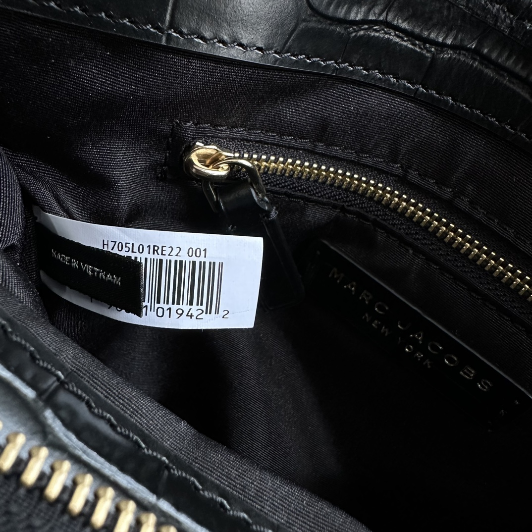 Marc Jacobs ～mj手提斜挎包 新款 鳄鱼纹牛皮 一模一样的东西 有 吊牌和防尘袋 肩带可拆卸可调节长短 保真 火