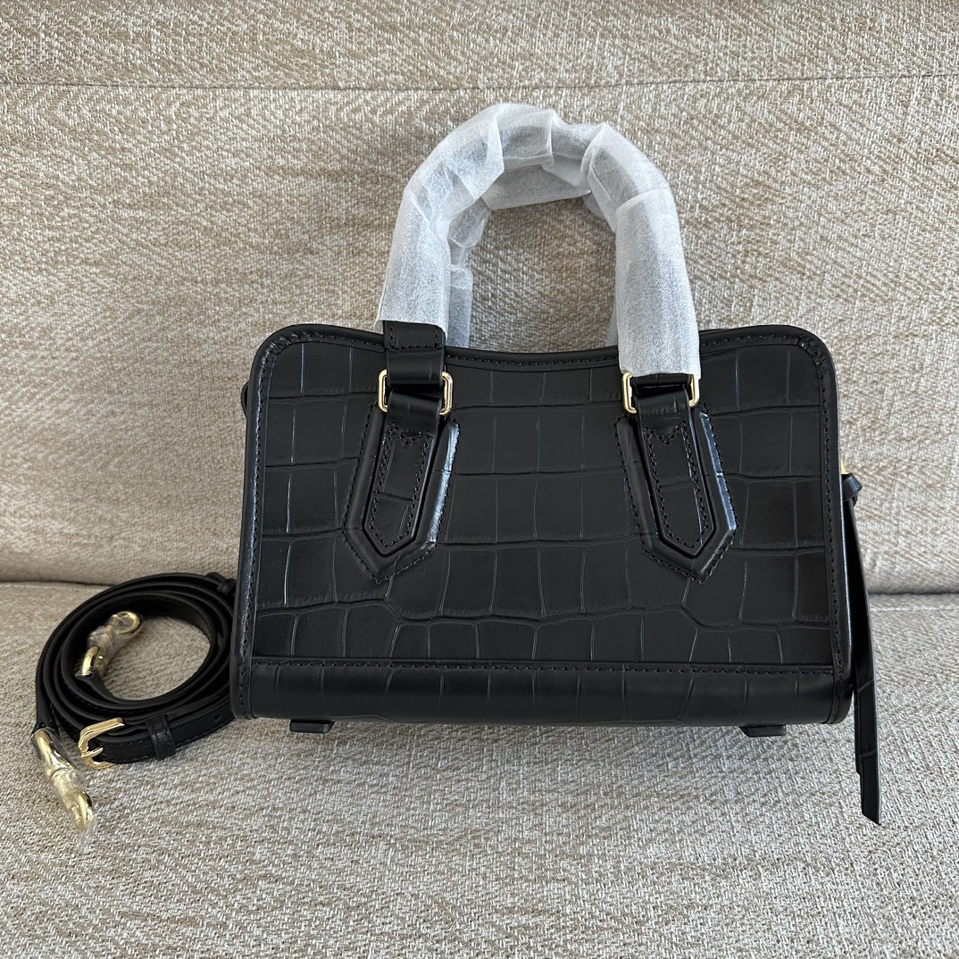 Marc Jacobs ～mj手提斜挎包 新款 鳄鱼纹牛皮 一模一样的东西 有 吊牌和防尘袋 肩带可拆卸可调节长短 保真 火