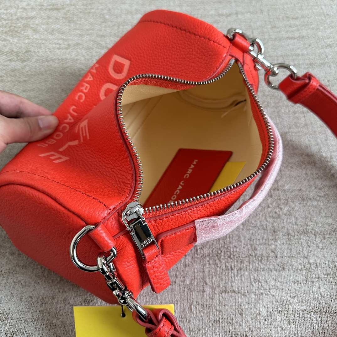 Marc Jacobs mj圆筒包 新款 粒面牛皮 里外全皮