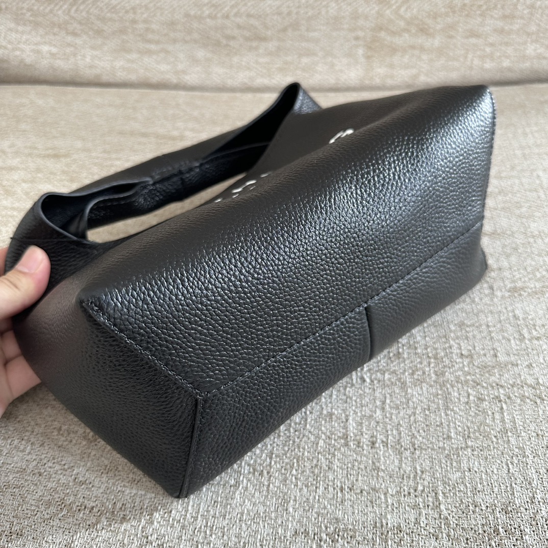 Marc Jacobs ～mj菜篮子手拎包 新款 粒面牛皮