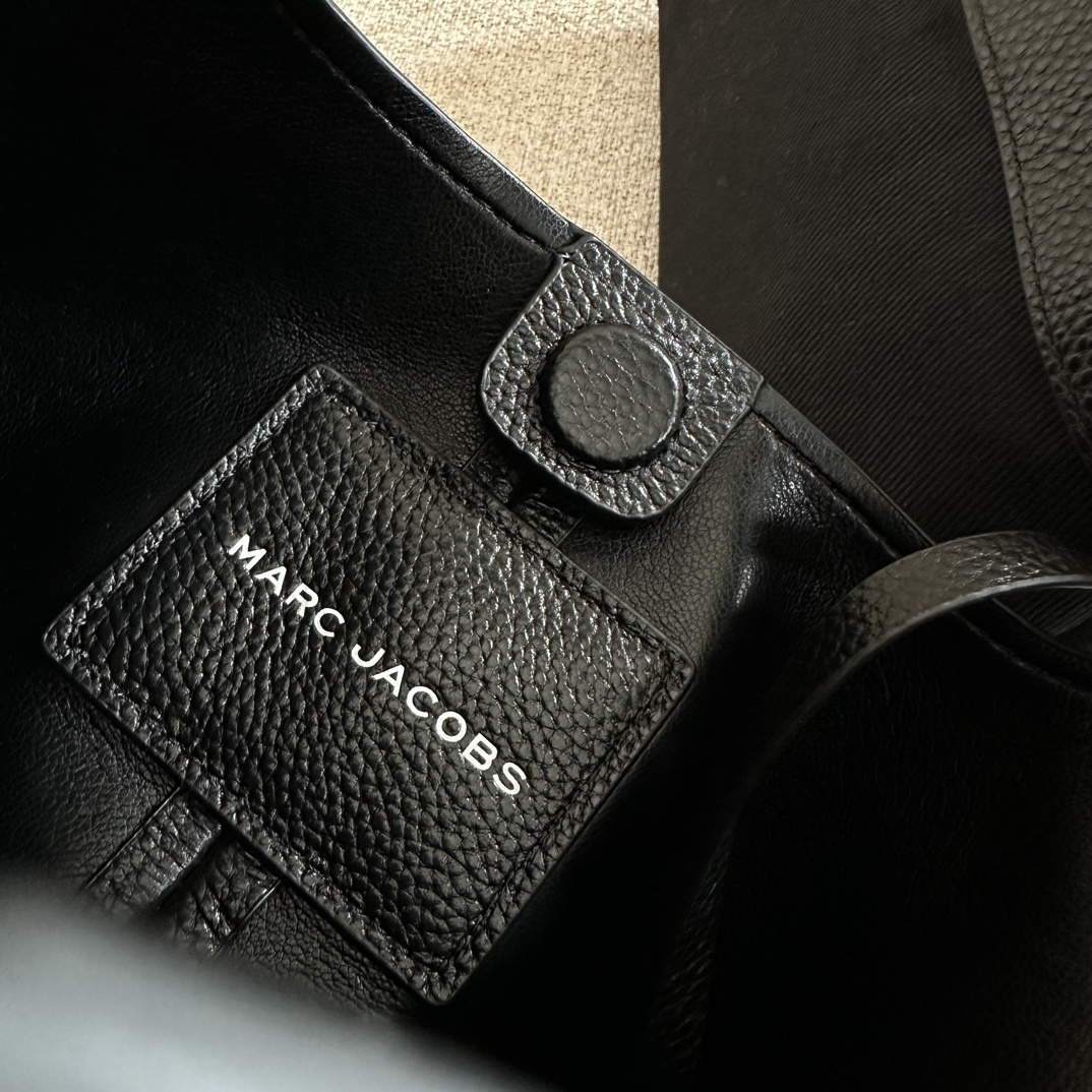 Marc Jacobs ～mj菜篮子手拎包 新款 粒面牛皮