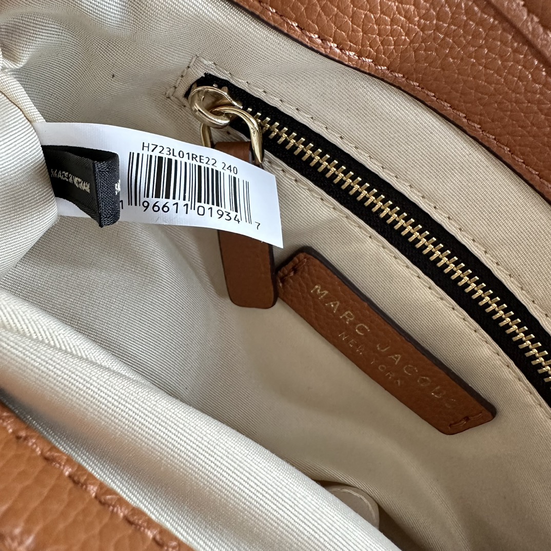 Marc Jacobs ～mj手提斜挎包 新款 牛皮 一模一样的东西