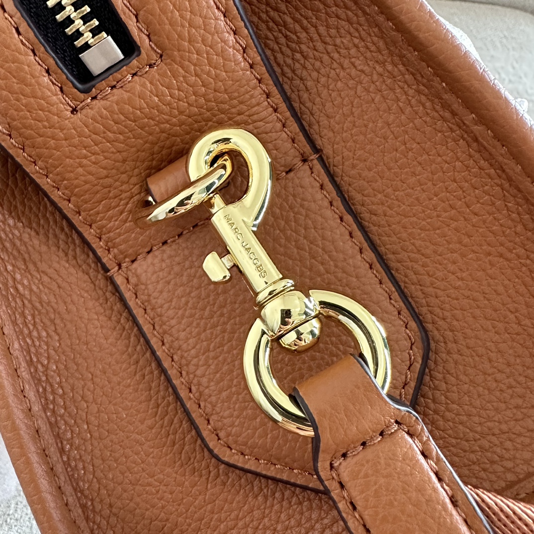 Marc Jacobs ～mj手提斜挎包 新款 牛皮 一模一样的东西