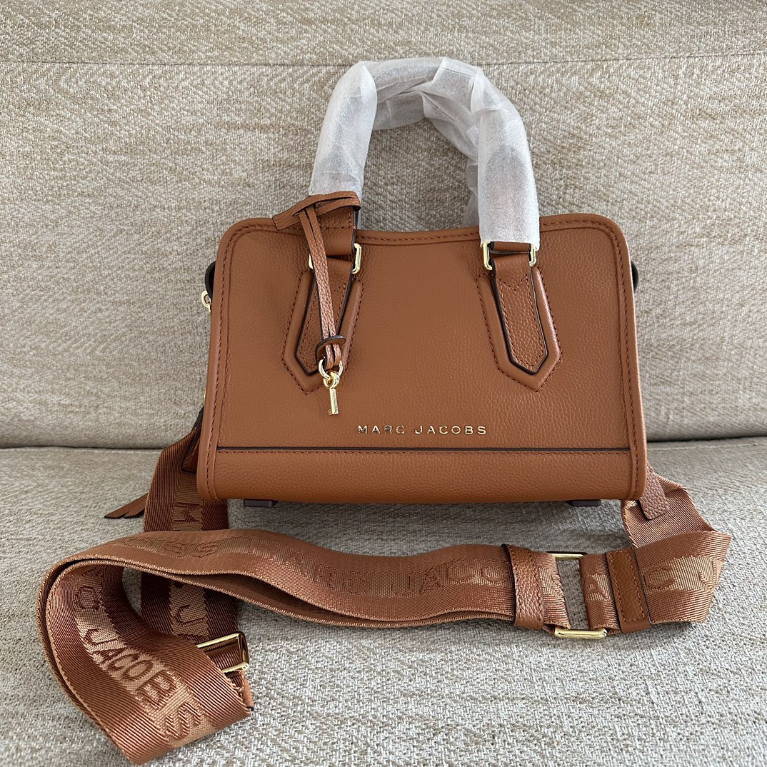 Marc Jacobs ～mj手提斜挎包 新款 牛皮 一模一样的东西