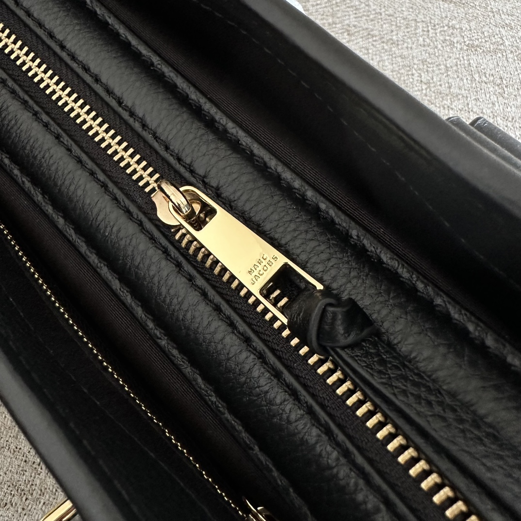 Marc Jacobs ～mj手提斜挎包 新款 牛皮 一模一样的东西