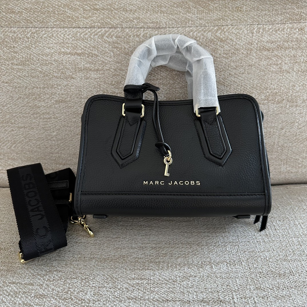 Marc Jacobs ～mj手提斜挎包 新款 牛皮 一模一样的东西