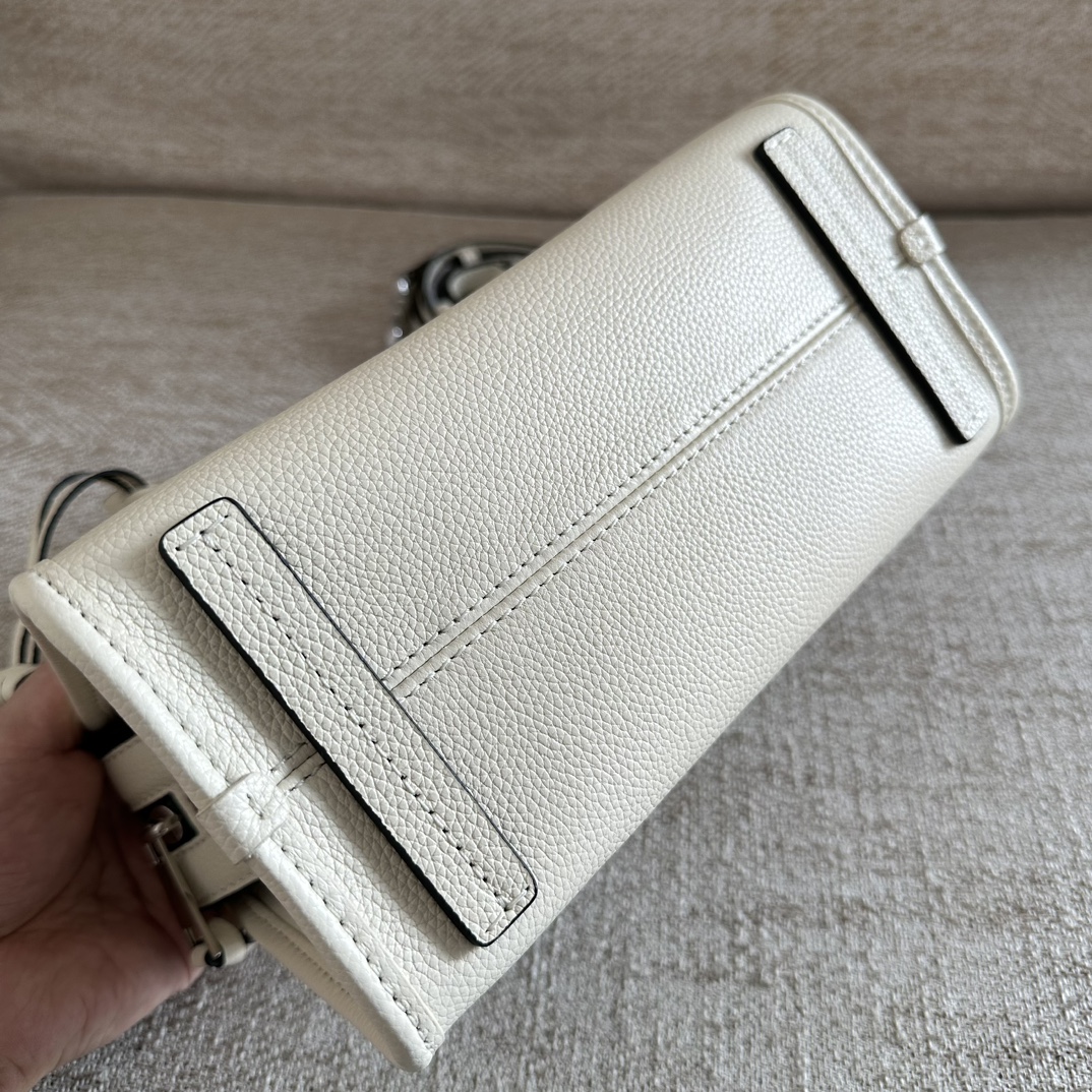 Marc Jacobs ～mj手提斜挎包 新款 牛皮 一模一样的东西