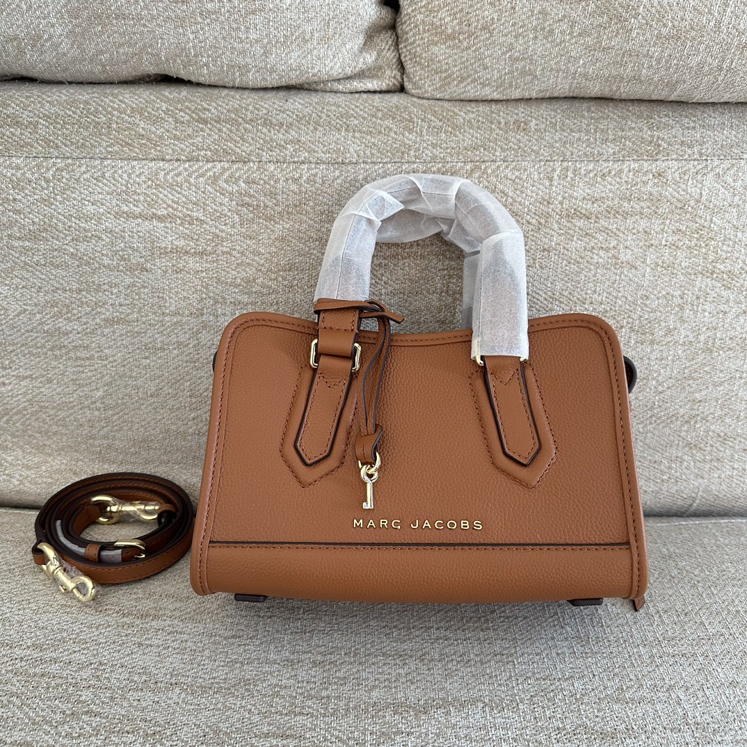 Marc Jacobs ～mj手提斜挎包 新款 牛皮 一模一样的东西