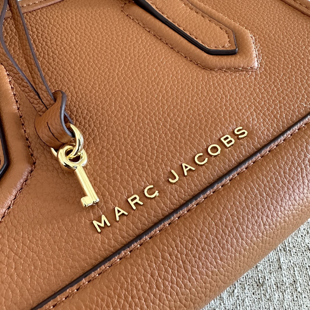 Marc Jacobs ～mj手提斜挎包 新款 牛皮 一模一样的东西