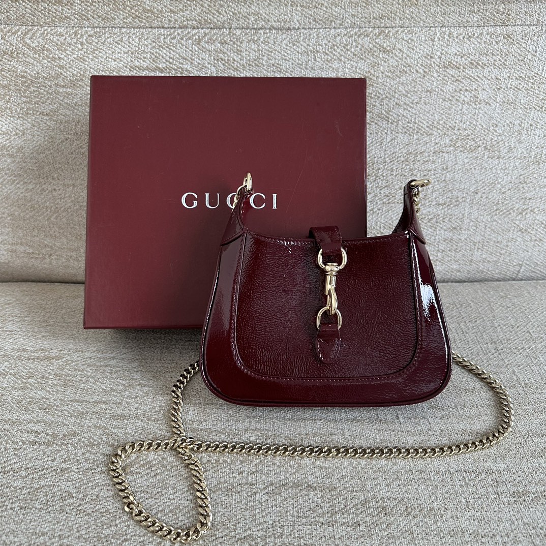 Gucci Sacs À Bandoulière & À Épaule Or Cuir verni La chaîne