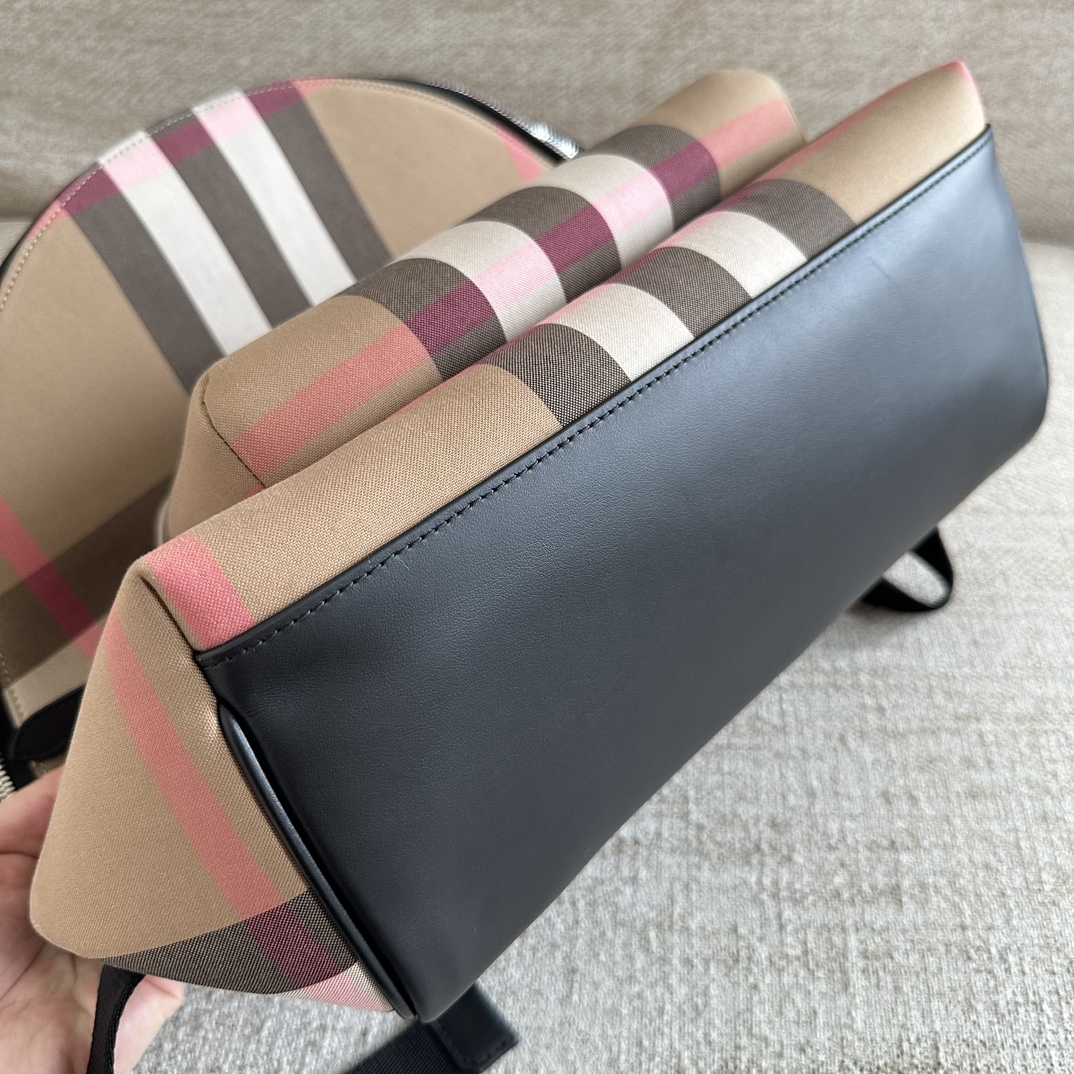Burberry High-end original factory shipped backpack. Original product. 100% genuine. New model. Not yet available on the official website. Perfec