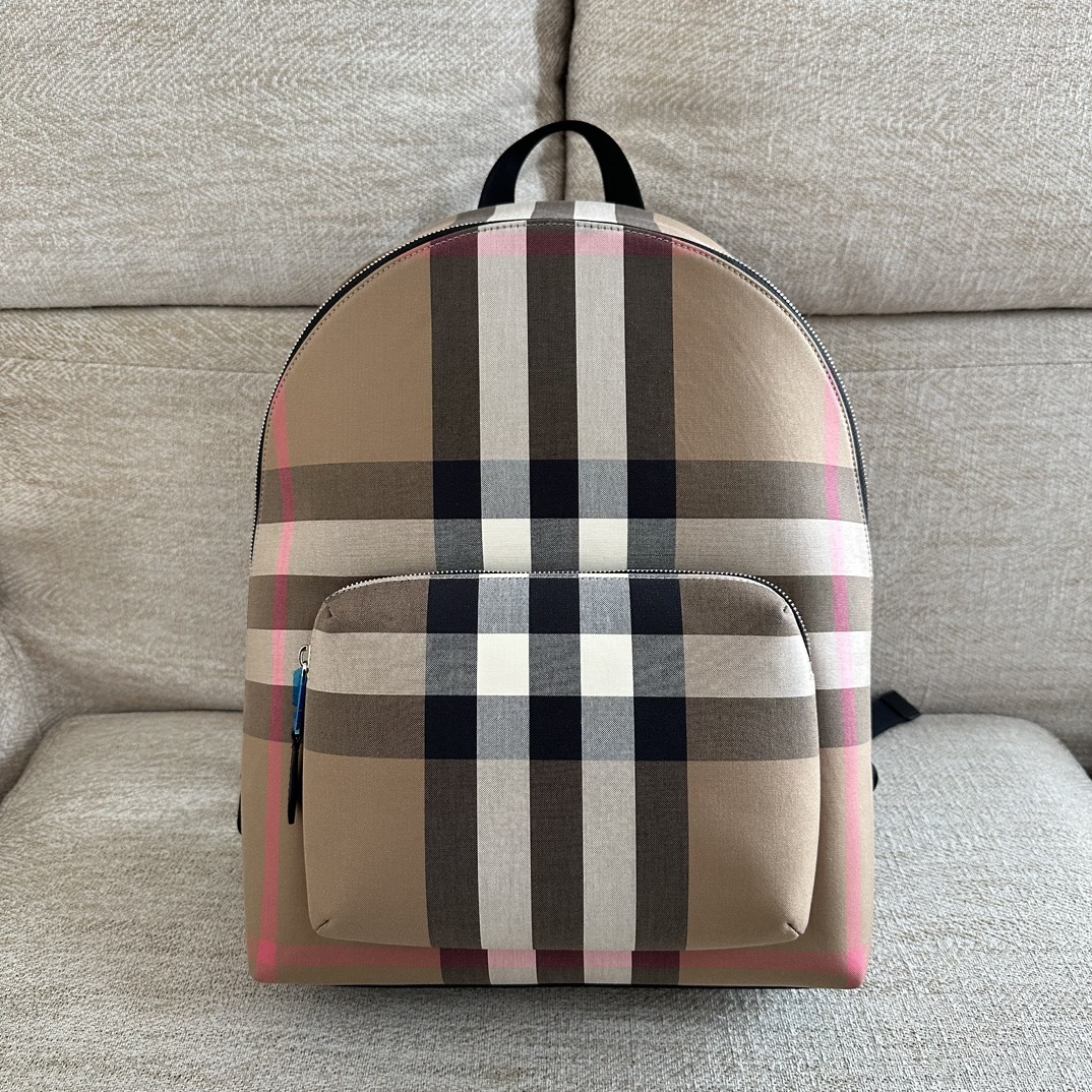 Burberry High-end original factory shipped backpack. Original product. 100% genuine. New model. Not yet available on the official website. Perfec