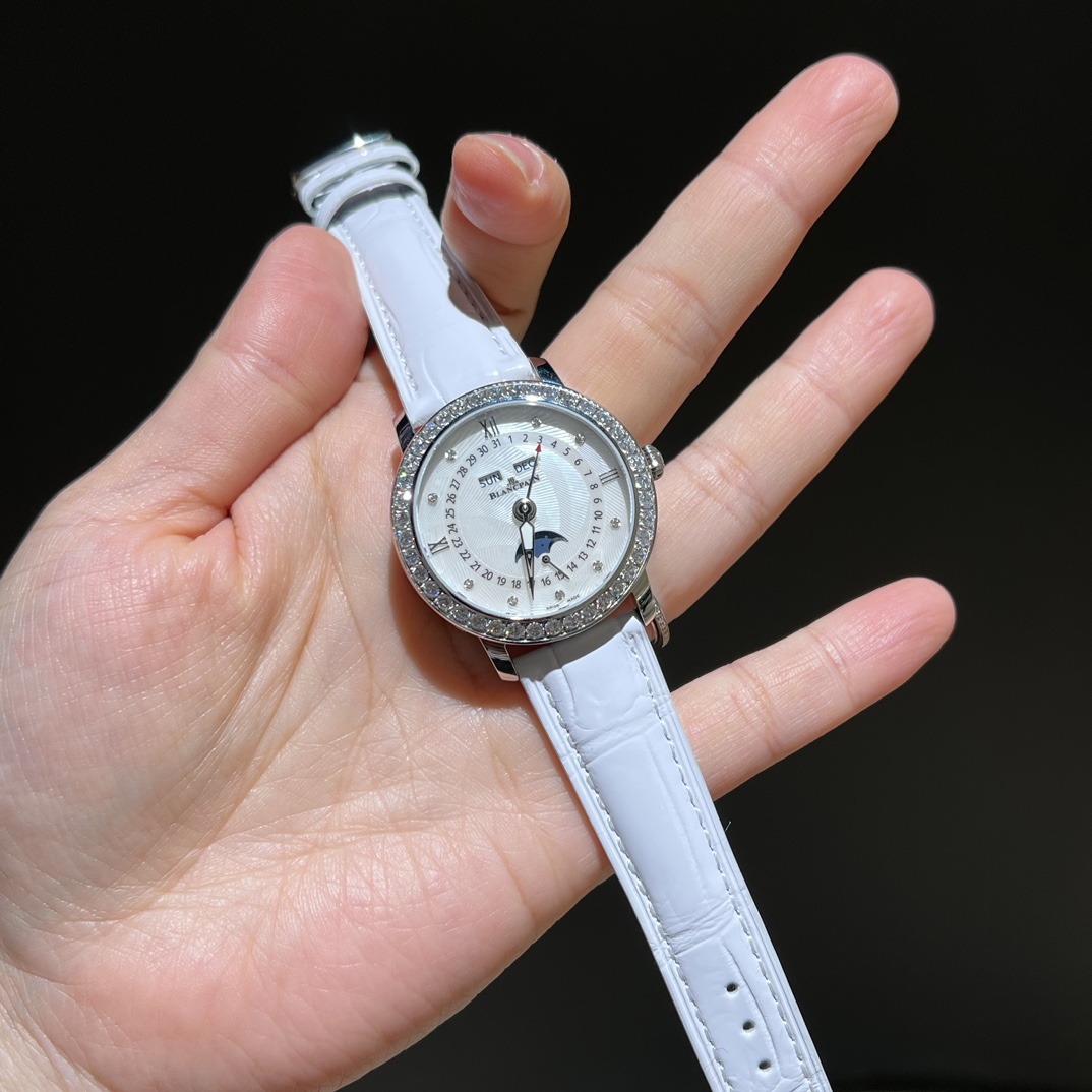 NO:146919,Shirashi Blancpain Moon Beauty Natural Fritillary Dish Women's Watch, JB Women's Clothing 3663 Full Calendar Moon Phase Watch 35mm, TwT Factory hired a watchmaker to pass countless tests in two years, and damaged hundreds of movements during this period. From week, moon phase, to calendar, month, restore the authentic watchmaking characteristics one by one, showing its timeless charm in the same way!  A new watch is launched. The two windows at twelve o'clock show the week and month respectively. The watch's sub-dial at 6 o'clock can read the moon phase display, the middle circle indicates the date, and the edge position shows the clock!  The original size is 35mm. The front and back of the watch are sapphire crystal glass, the belt is imported crocodile leather, the buckle is made of the same material as the case, and the movement is equipped with a custom cal.6763 automatic winding movement, which restores the authenticity to the maximum energy level!  TwT watch factory lets you at low prices!  Buy 95% of genuine products!  Nothing can match the word 