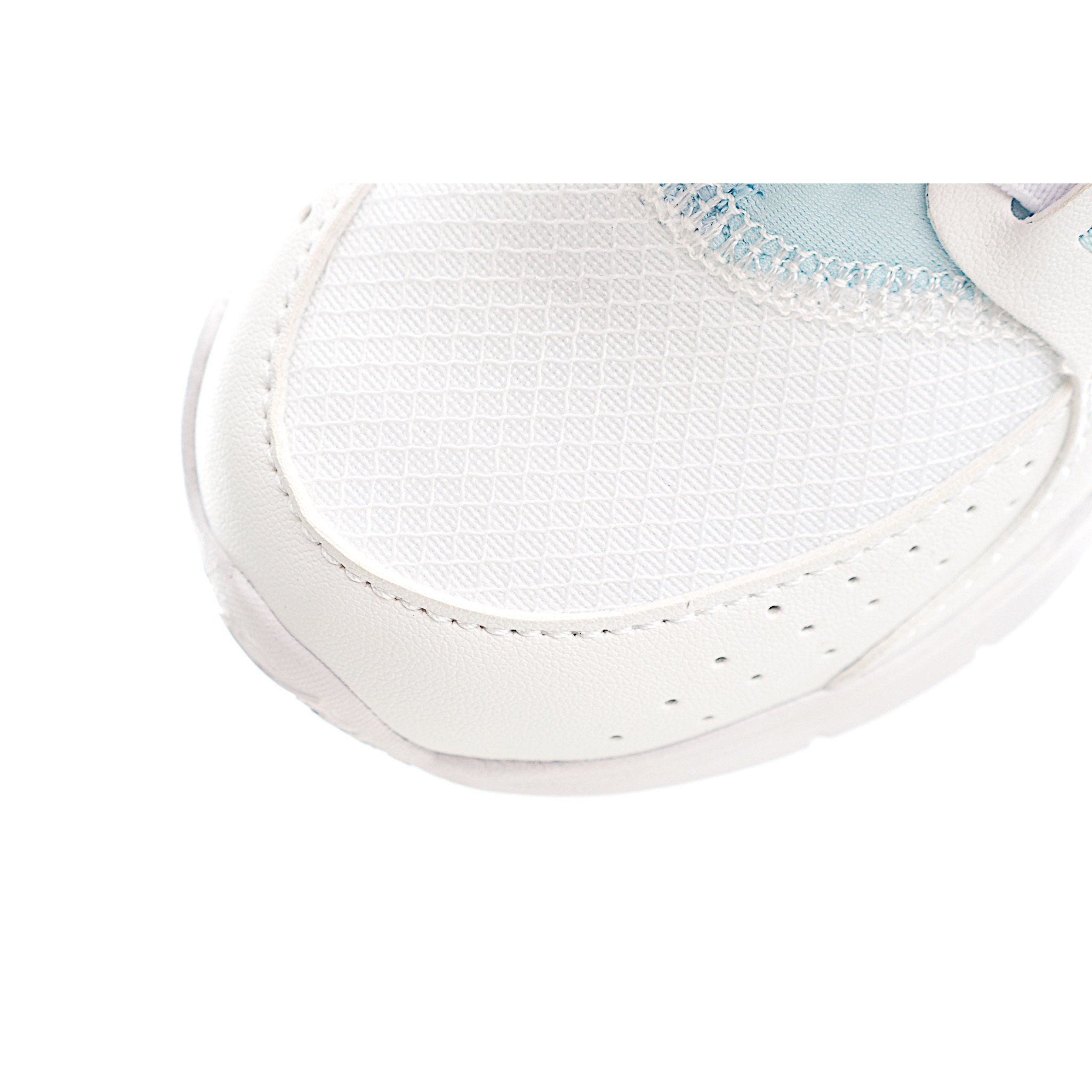 图片[9]-赤足3代儿童一脚蹬易穿脱运动鞋采用便于穿脱的设计，无需系带，搭载富有抓附力的外底，备受孩子青睐。该鞋款采用深受孩子喜爱的略带弹性的内靴设计，结合经久耐穿覆面，专为运动场、课间休息和即兴追逐游戏匠心打造。柔韧外底提供可驾驭多种地面的抓地力，令孩子舒适畅玩。 货号：6141 尺码：24-37-选品中心