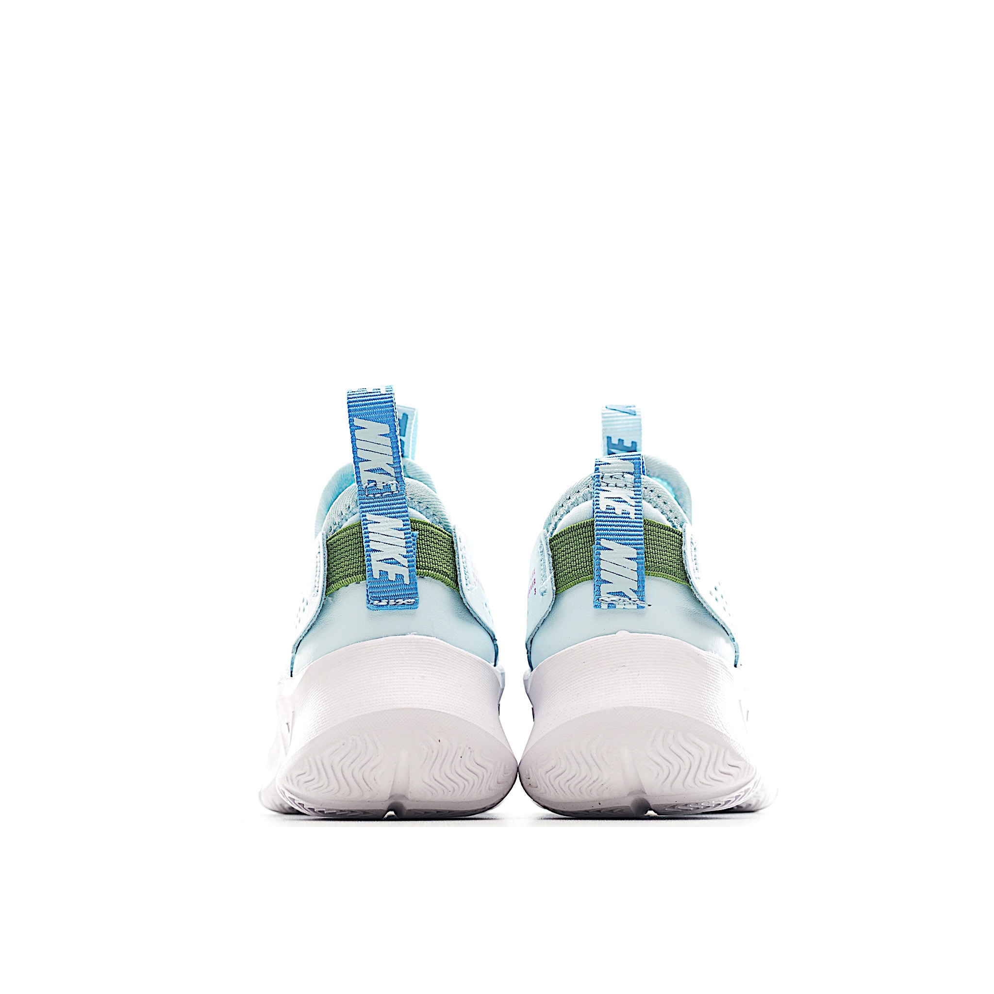 图片[4]-赤足3代儿童一脚蹬易穿脱运动鞋采用便于穿脱的设计，无需系带，搭载富有抓附力的外底，备受孩子青睐。该鞋款采用深受孩子喜爱的略带弹性的内靴设计，结合经久耐穿覆面，专为运动场、课间休息和即兴追逐游戏匠心打造。柔韧外底提供可驾驭多种地面的抓地力，令孩子舒适畅玩。 货号：9401 尺码：24-37-选品中心