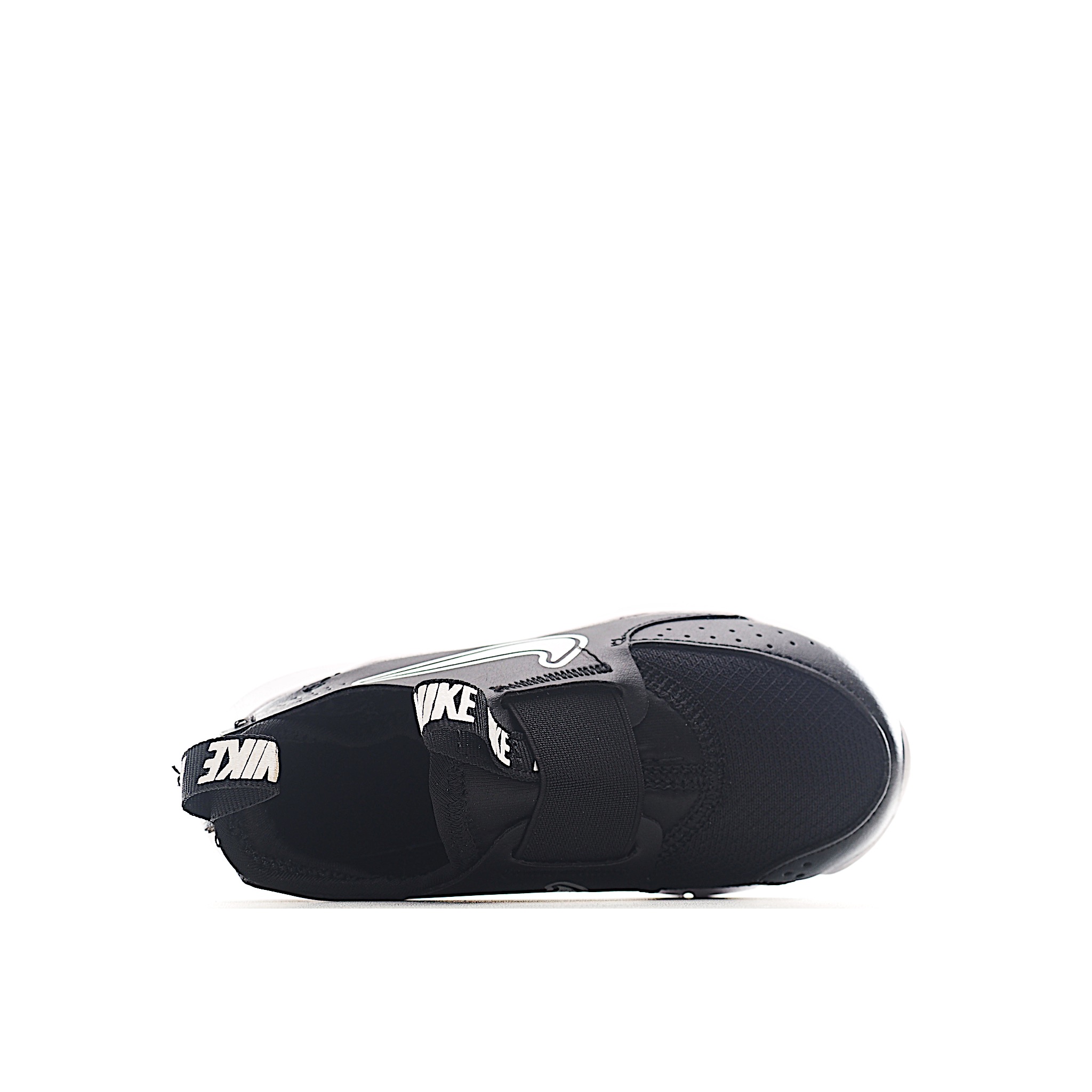 图片[9]-赤足3代儿童一脚蹬易穿脱运动鞋采用便于穿脱的设计，无需系带，搭载富有抓附力的外底，备受孩子青睐。该鞋款采用深受孩子喜爱的略带弹性的内靴设计，结合经久耐穿覆面，专为运动场、课间休息和即兴追逐游戏匠心打造。柔韧外底提供可驾驭多种地面的抓地力，令孩子舒适畅玩。 货号：9005 尺码：24-37-选品中心