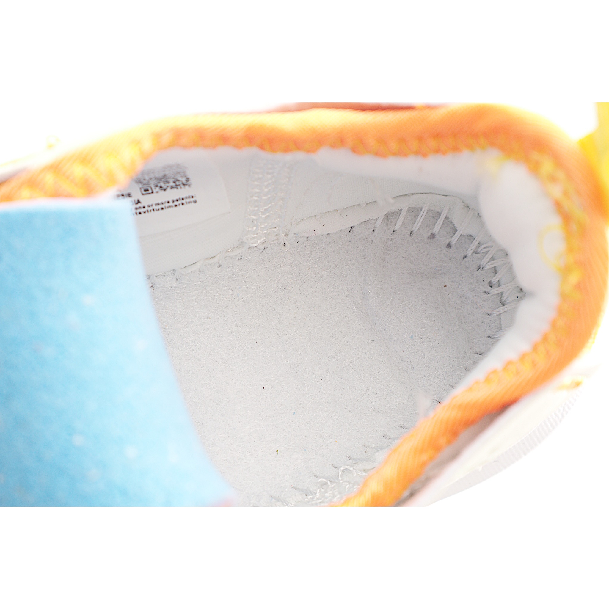 图片[5]-赤足3代儿童一脚蹬易穿脱运动鞋采用便于穿脱的设计，无需系带，搭载富有抓附力的外底，备受孩子青睐。该鞋款采用深受孩子喜爱的略带弹性的内靴设计，结合经久耐穿覆面，专为运动场、课间休息和即兴追逐游戏匠心打造。柔韧外底提供可驾驭多种地面的抓地力，令孩子舒适畅玩。 货号：19101 尺码：24-37-选品中心