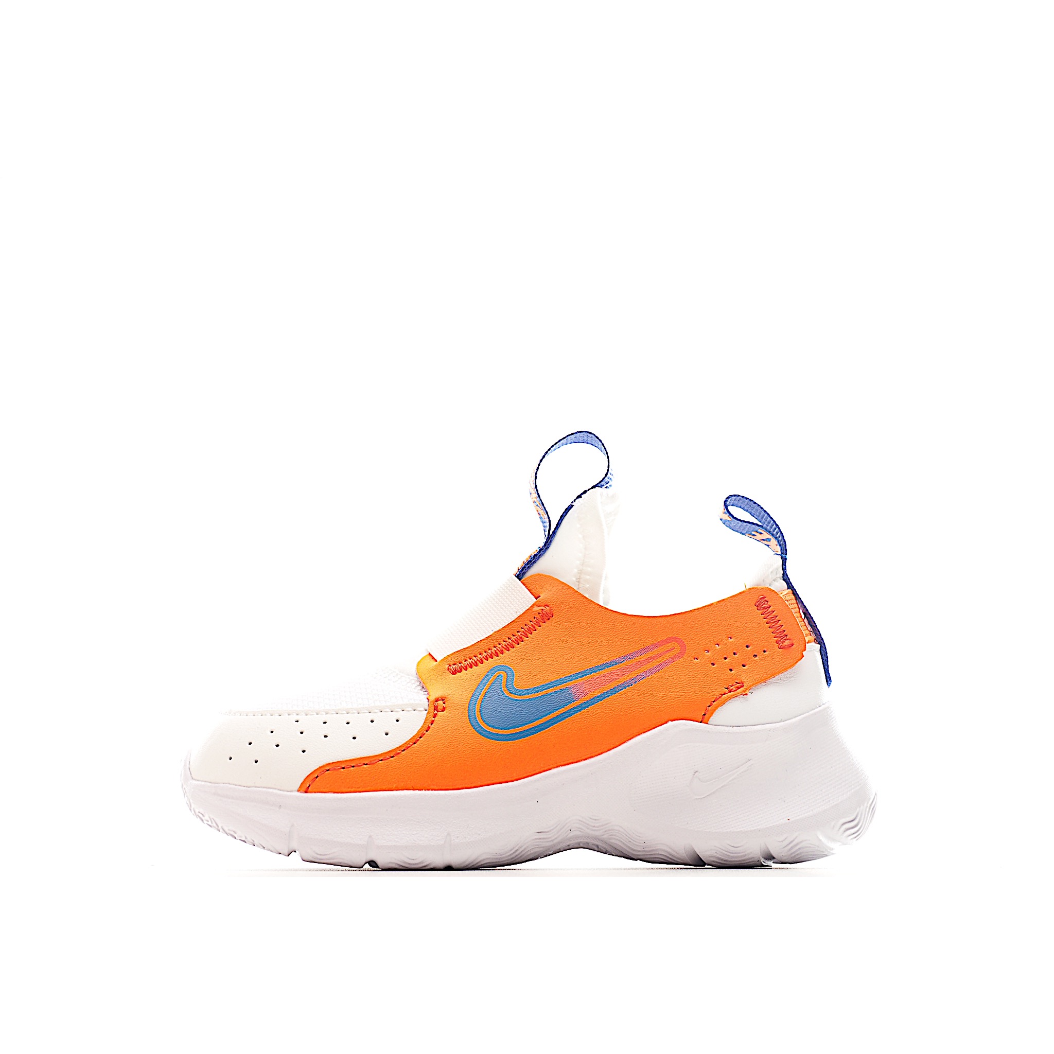 赤足3代儿童一脚蹬易穿脱运动鞋采用便于穿脱的设计，无需系带，搭载富有抓附力的外底，备受孩子青睐。该鞋款采用深受孩子喜爱的略带弹性的内靴设计，结合经久耐穿覆面，专为运动场、课间休息和即兴追逐游戏匠心打造。柔韧外底提供可驾驭多种地面的抓地力，令孩子舒适畅玩。 货号：49101 尺码：24-37-选品中心