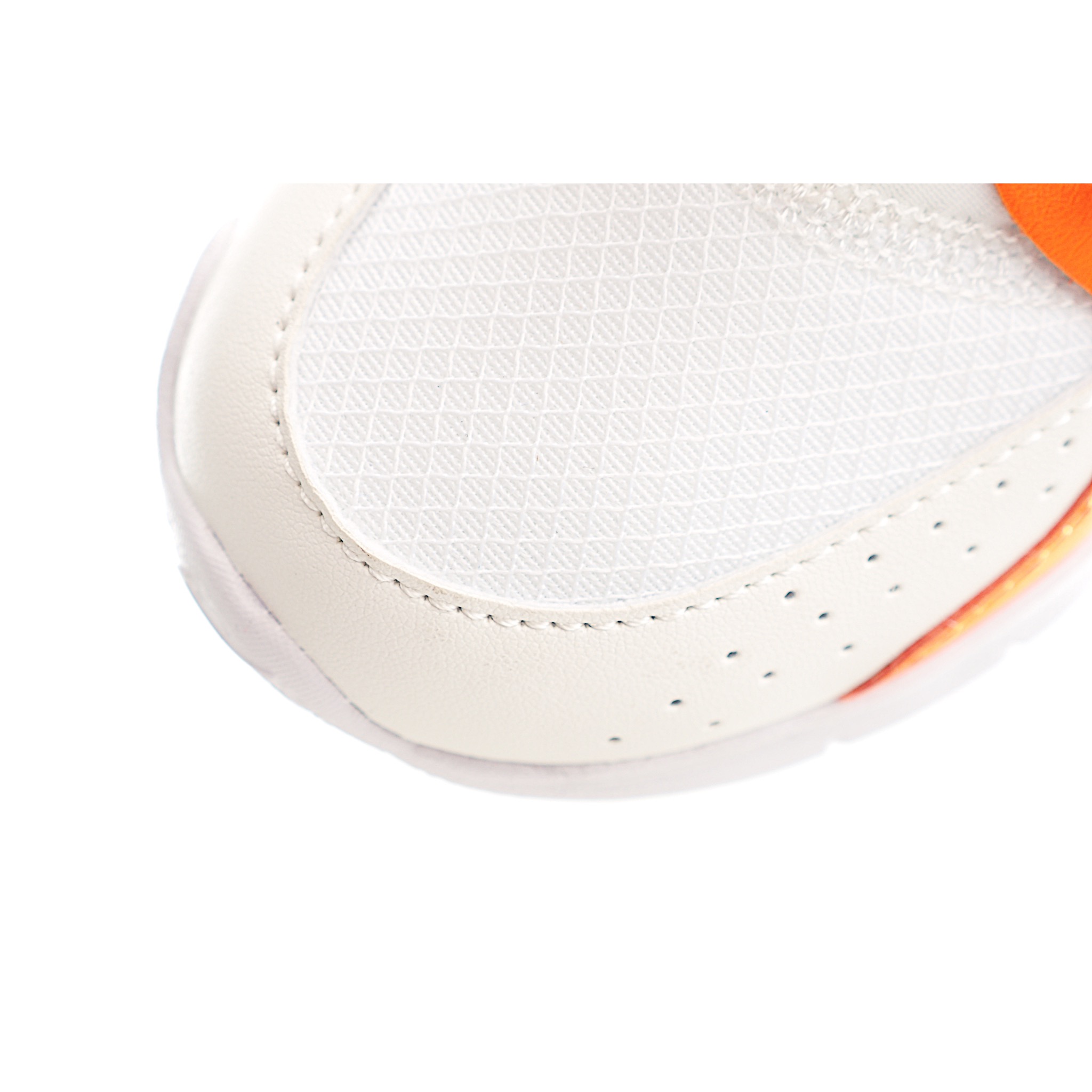 图片[7]-赤足3代儿童一脚蹬易穿脱运动鞋采用便于穿脱的设计，无需系带，搭载富有抓附力的外底，备受孩子青睐。该鞋款采用深受孩子喜爱的略带弹性的内靴设计，结合经久耐穿覆面，专为运动场、课间休息和即兴追逐游戏匠心打造。柔韧外底提供可驾驭多种地面的抓地力，令孩子舒适畅玩。 货号：49101 尺码：24-37-选品中心