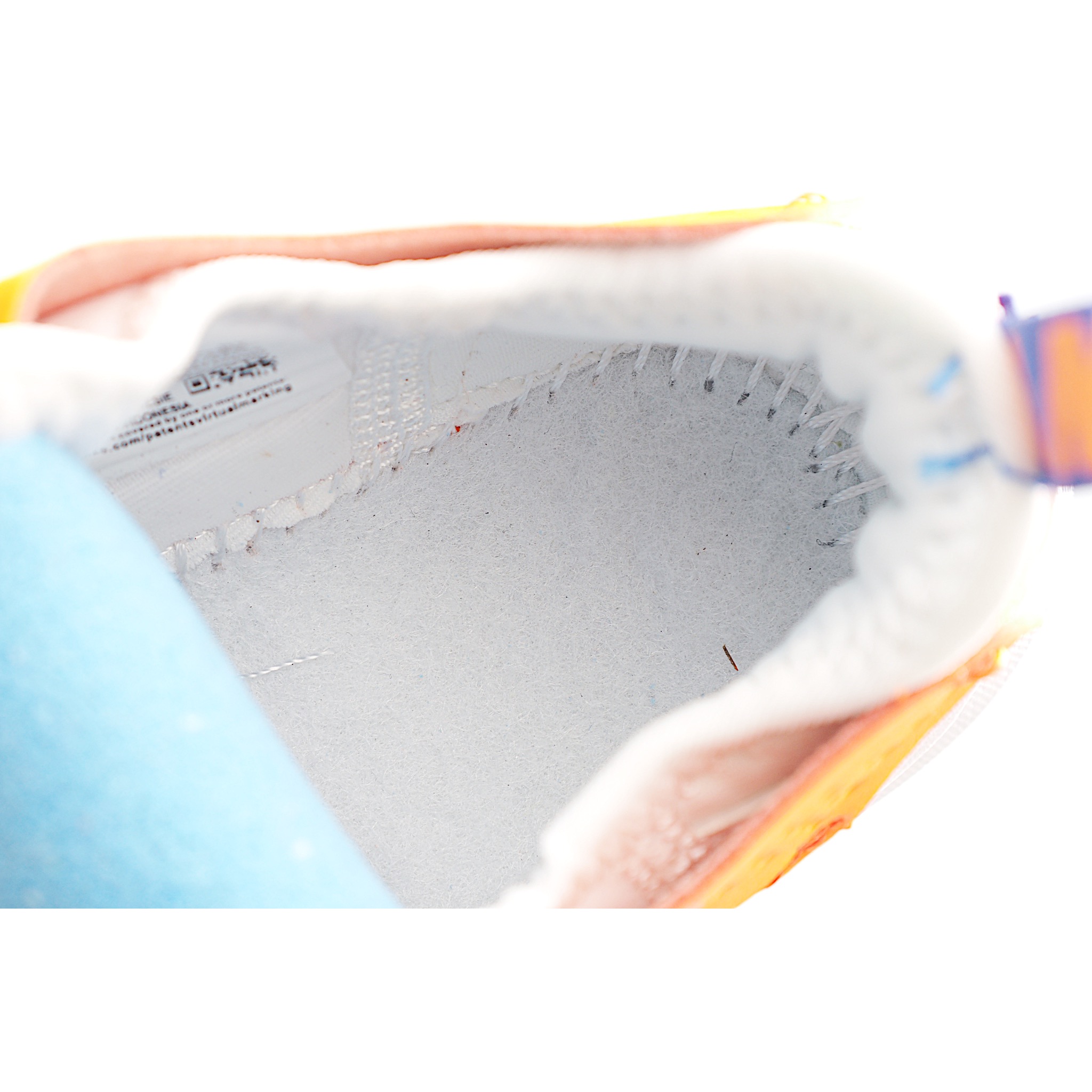 图片[5]-赤足3代儿童一脚蹬易穿脱运动鞋采用便于穿脱的设计，无需系带，搭载富有抓附力的外底，备受孩子青睐。该鞋款采用深受孩子喜爱的略带弹性的内靴设计，结合经久耐穿覆面，专为运动场、课间休息和即兴追逐游戏匠心打造。柔韧外底提供可驾驭多种地面的抓地力，令孩子舒适畅玩。 货号：49101 尺码：24-37-选品中心