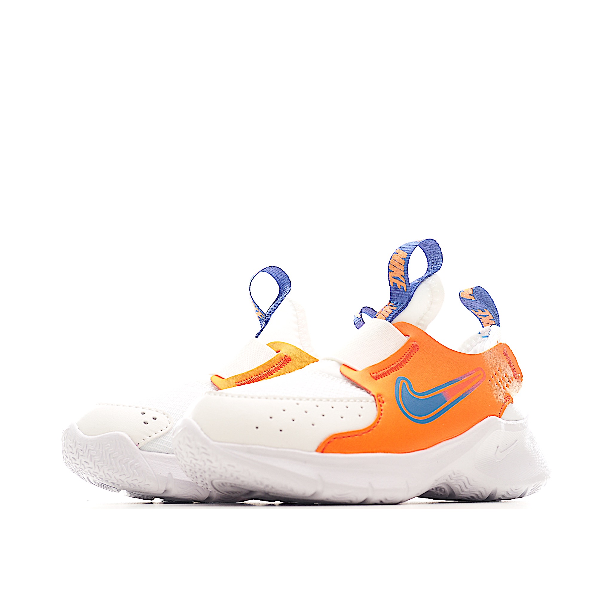 图片[3]-赤足3代儿童一脚蹬易穿脱运动鞋采用便于穿脱的设计，无需系带，搭载富有抓附力的外底，备受孩子青睐。该鞋款采用深受孩子喜爱的略带弹性的内靴设计，结合经久耐穿覆面，专为运动场、课间休息和即兴追逐游戏匠心打造。柔韧外底提供可驾驭多种地面的抓地力，令孩子舒适畅玩。 货号：49101 尺码：24-37-选品中心