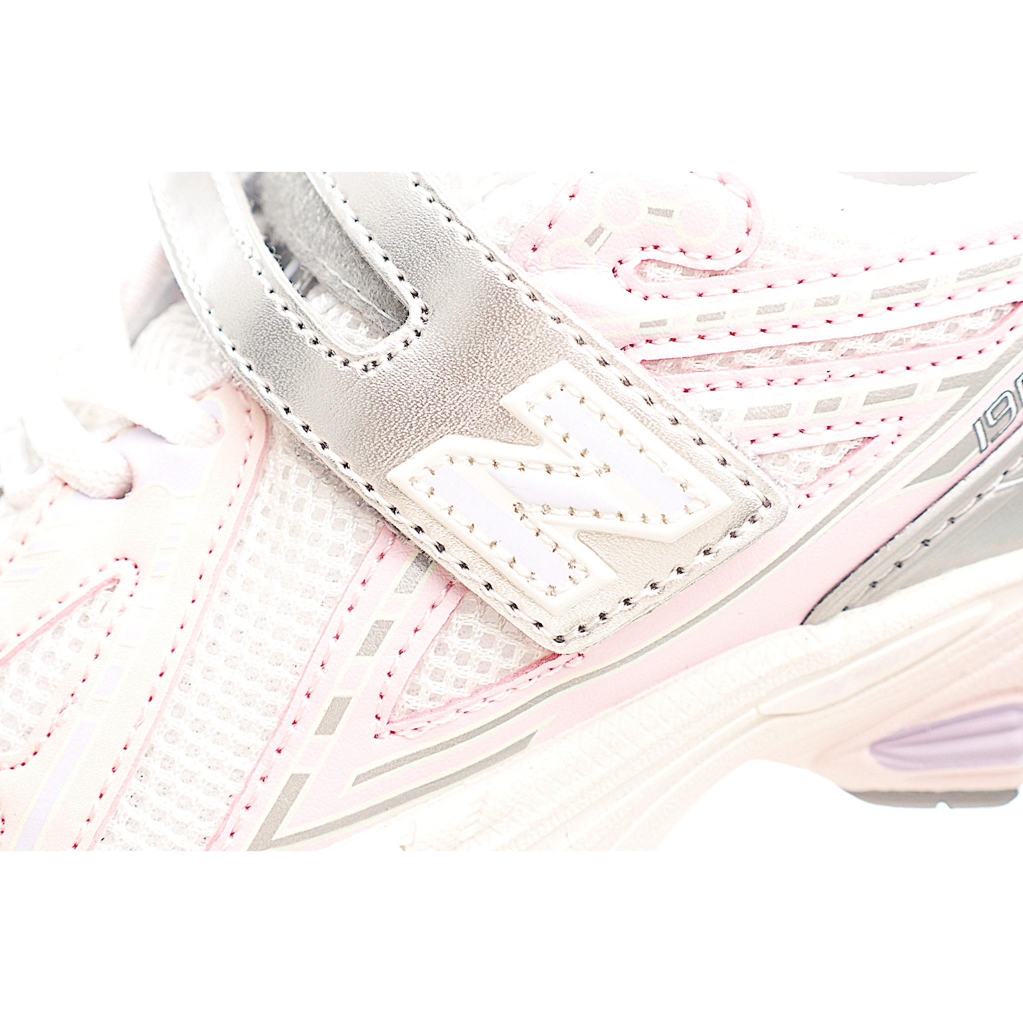 图片[6]-NB 1906 魔术贴儿童跑步鞋 立体双层织面搭配镂空支撑带复古未来感淋漓彰显，亦可搭配亲子款全家玩转复古千禧风。中底采用AB科技与Ny避震系统，缓震回弹性能更出色。升级孩童穿着体验，运动更加舒适自如。 货号：RP 尺码：24-37-选品中心