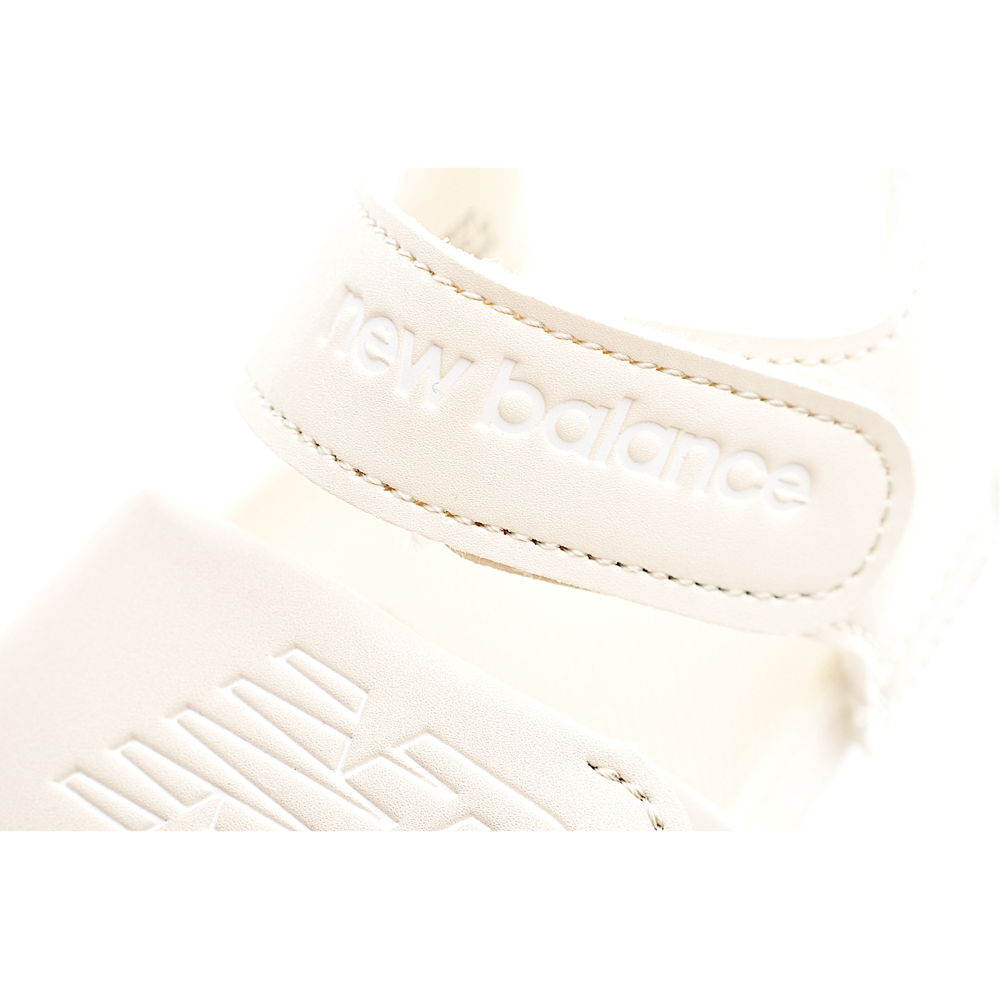 图片[7]-鞋身采用简洁的色彩进行搭配，缔造简洁利落外观和出众脚感，结合缓震与弹性的全新鞋底技术。具有魔术贴调节装署，稳固的后跟设计，软弹舒适不易磨脚，橡胶鞋底配合防滑纹路设计，平稳抓地。 尺码：22.5-37 货号：米色-选品中心