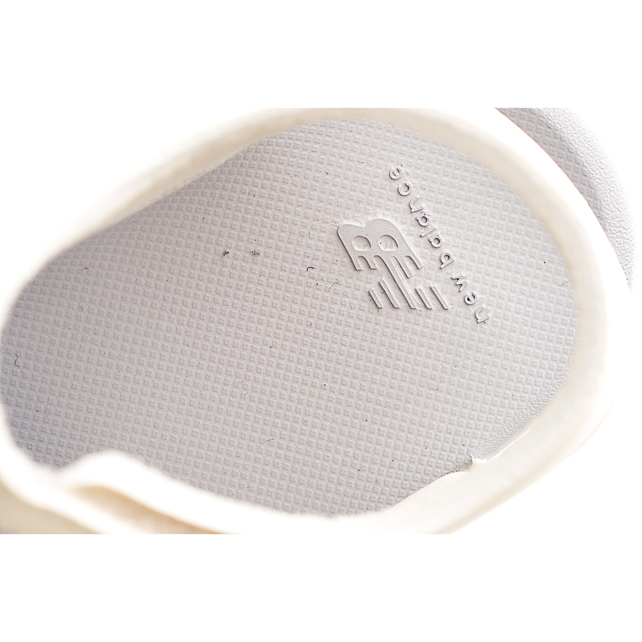 图片[5]-鞋身采用简洁的色彩进行搭配，缔造简洁利落外观和出众脚感，结合缓震与弹性的全新鞋底技术。具有魔术贴调节装署，稳固的后跟设计，软弹舒适不易磨脚，橡胶鞋底配合防滑纹路设计，平稳抓地。 尺码：22.5-37 货号：米蓝色-选品中心