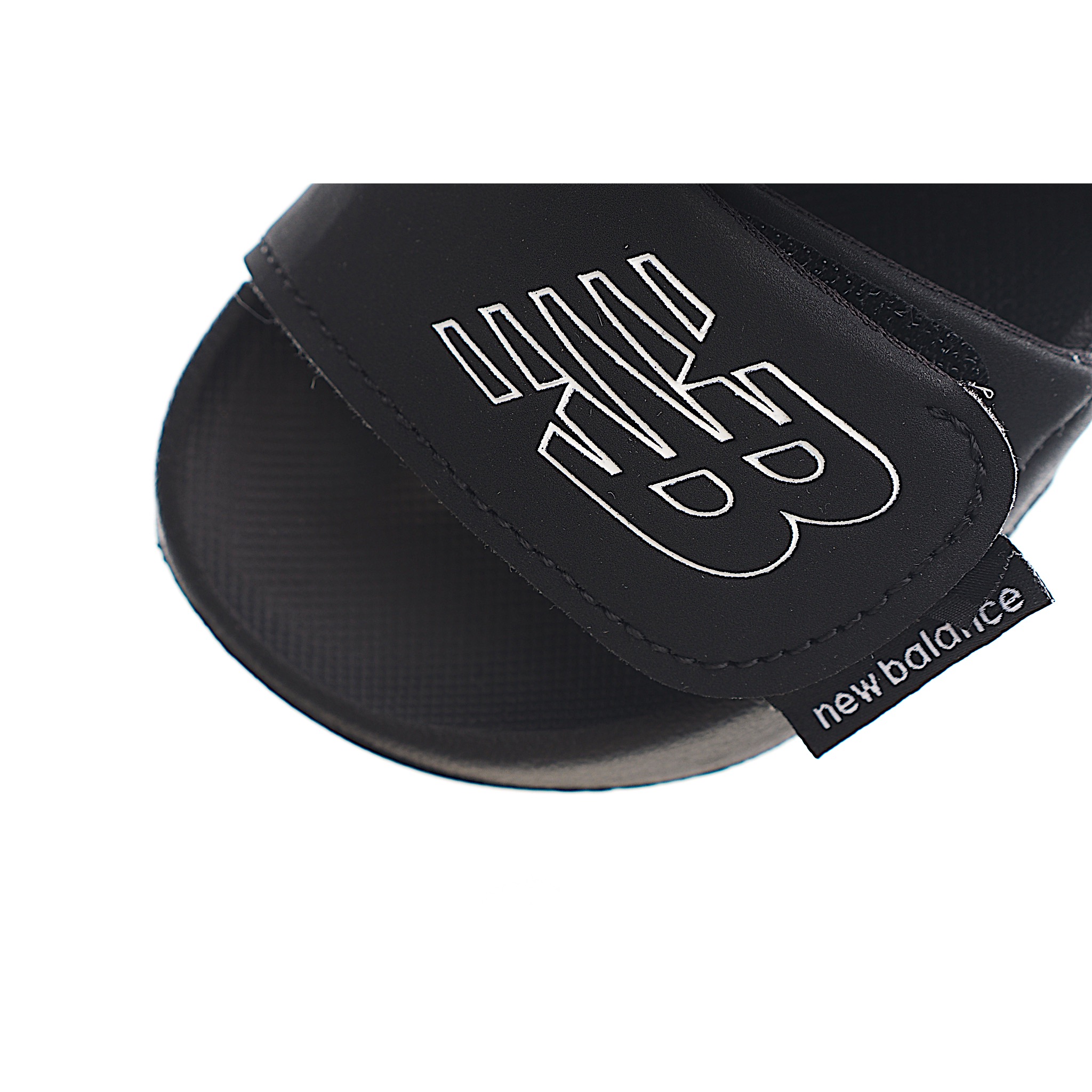 图片[7]-鞋身采用简洁的色彩进行搭配，缔造简洁利落外观和出众脚感，结合缓震与弹性的全新鞋底技术。具有魔术贴调节装署，稳固的后跟设计，软弹舒适不易磨脚，橡胶鞋底配合防滑纹路设计，平稳抓地。 尺码：22.5-37 货号：黑色-选品中心