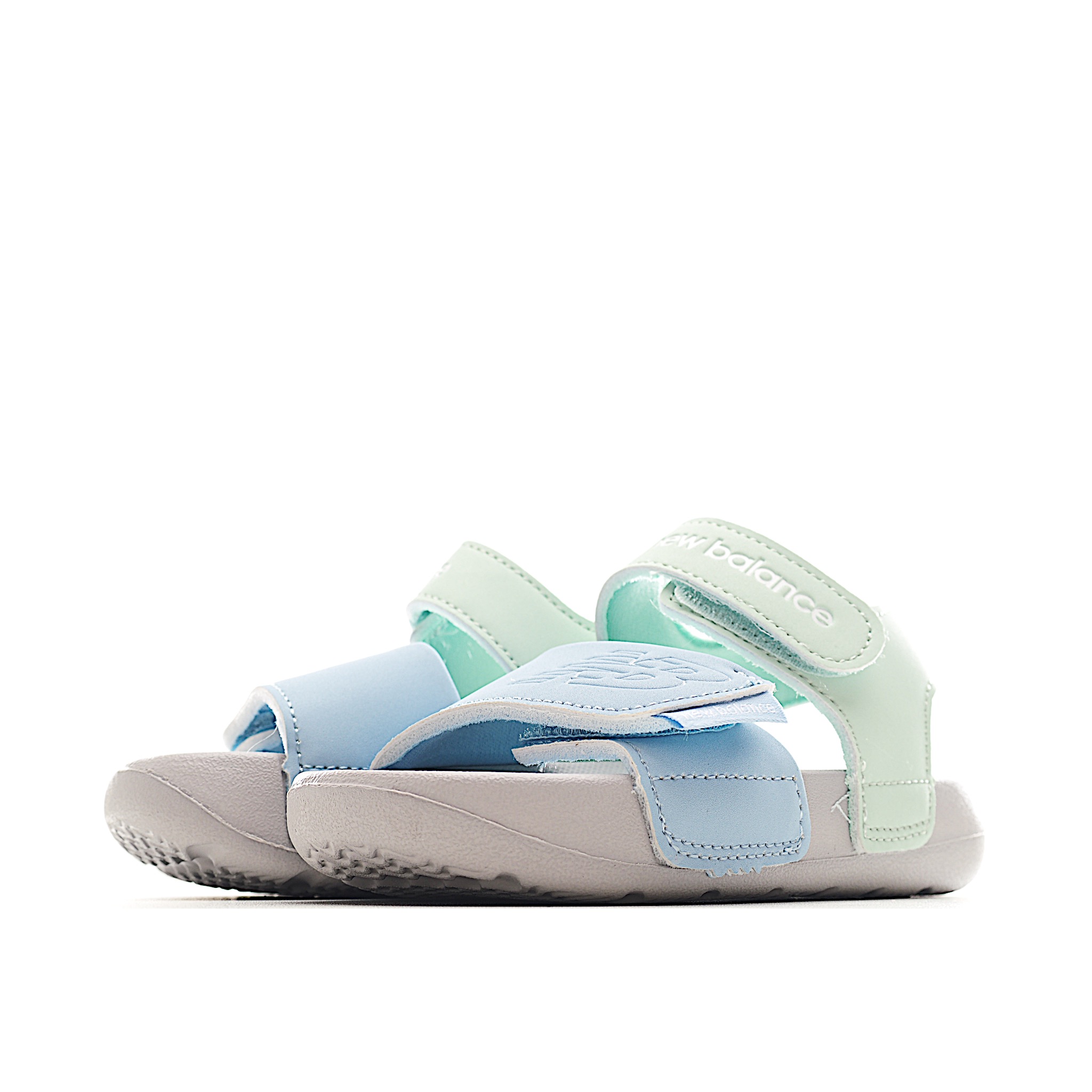 图片[3]-鞋身采用简洁的色彩进行搭配，缔造简洁利落外观和出众脚感，结合缓震与弹性的全新鞋底技术。具有魔术贴调节装署，稳固的后跟设计，软弹舒适不易磨脚，橡胶鞋底配合防滑纹路设计，平稳抓地。 尺码：22.5-37 货号：薄荷绿-选品中心