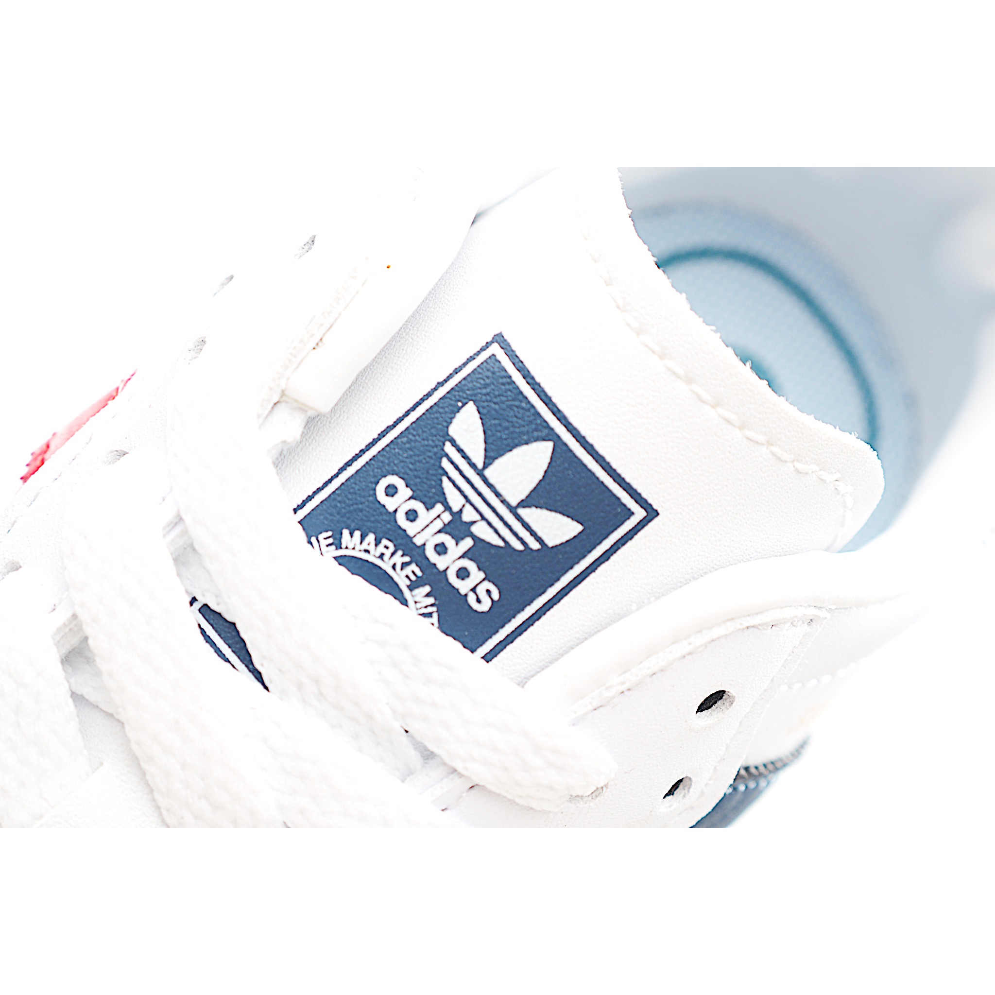 图片[6]-AD 德训 低帮儿童休闲鞋 注：22-27松紧带，28-37系带 如果你回到 1960 年代，你会发现职业足球运动员穿着桑巴，就像这些婴儿鞋一样，几乎就像他们一样。尺寸缩小适合儿童，配有柔软的鞋垫，在全天玩耍时感觉舒适。皮革鞋面、胶橡胶鞋底和3条纹保持经典。 货号：5247 尺码：22-37-选品中心