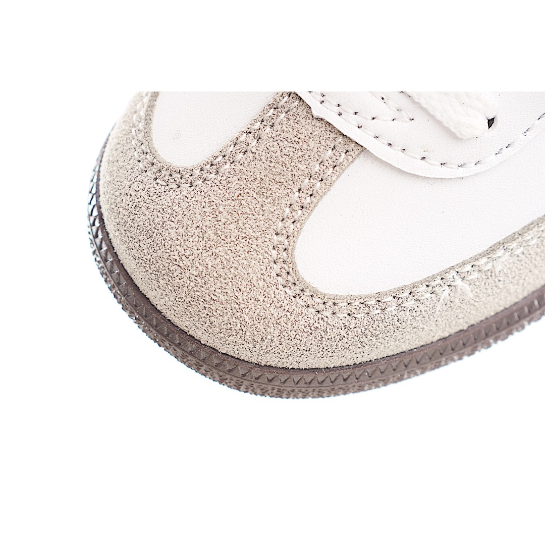 图片[9]-AD 德训 低帮儿童休闲鞋 注：22-27松紧带，28-37系带 如果你回到 1960 年代，你会发现职业足球运动员穿着桑巴，就像这些婴儿鞋一样，几乎就像他们一样。尺寸缩小适合儿童，配有柔软的鞋垫，在全天玩耍时感觉舒适。皮革鞋面、胶橡胶鞋底和3条纹保持经典。 货号：5247 尺码：22-37-选品中心