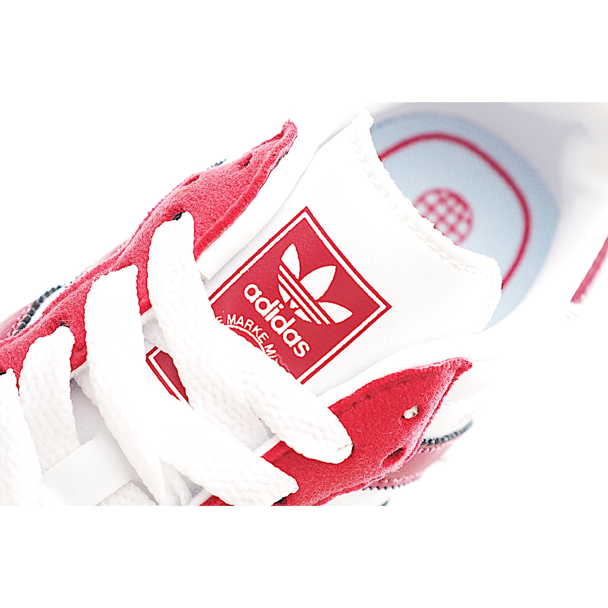 图片[6]-AD 德训 低帮儿童休闲鞋 注：22-27松紧带，28-37系带 如果你回到 1960 年代，你会发现职业足球运动员穿着桑巴，就像这些婴儿鞋一样，几乎就像他们一样。尺寸缩小适合儿童，配有柔软的鞋垫，在全天玩耍时感觉舒适。皮革鞋面、胶橡胶鞋底和3条纹保持经典。 货号：2414 尺码：22-37-选品中心