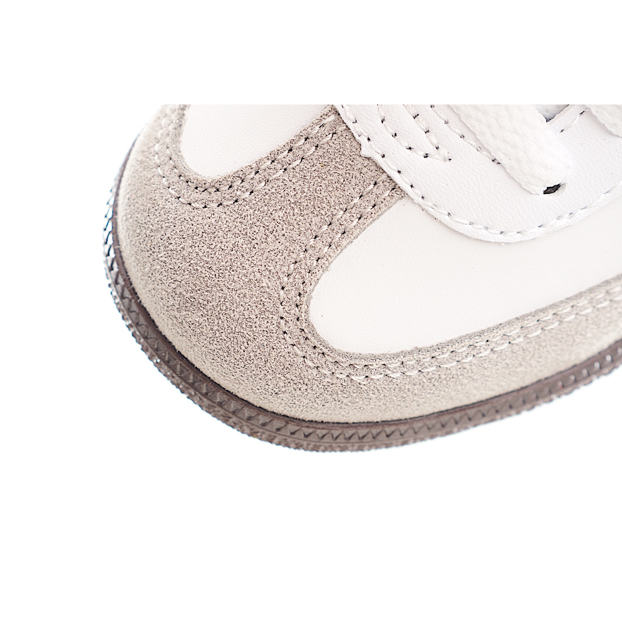 图片[7]-AD 德训 低帮儿童休闲鞋 注：22-27松紧带，28-37系带 如果你回到 1960 年代，你会发现职业足球运动员穿着桑巴，就像这些婴儿鞋一样，几乎就像他们一样。尺寸缩小适合儿童，配有柔软的鞋垫，在全天玩耍时感觉舒适。皮革鞋面、胶橡胶鞋底和3条纹保持经典。 货号：2010 尺码：22-37-选品中心