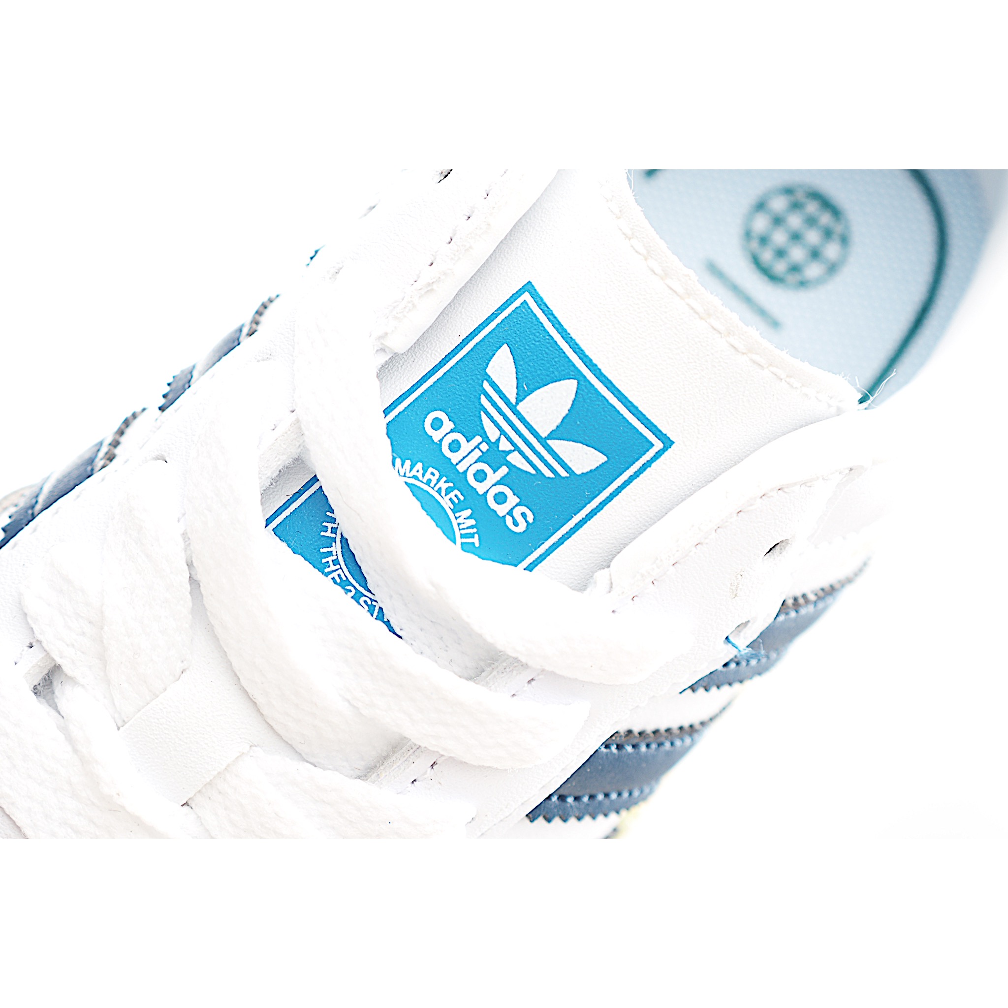 图片[5]-AD 德训 低帮儿童休闲鞋 注：22-27松紧带，28-37系带 如果你回到 1960 年代，你会发现职业足球运动员穿着桑巴，就像这些婴儿鞋一样，几乎就像他们一样。尺寸缩小适合儿童，配有柔软的鞋垫，在全天玩耍时感觉舒适。皮革鞋面、胶橡胶鞋底和3条纹保持经典。 货号：4466 尺码：22-37-选品中心