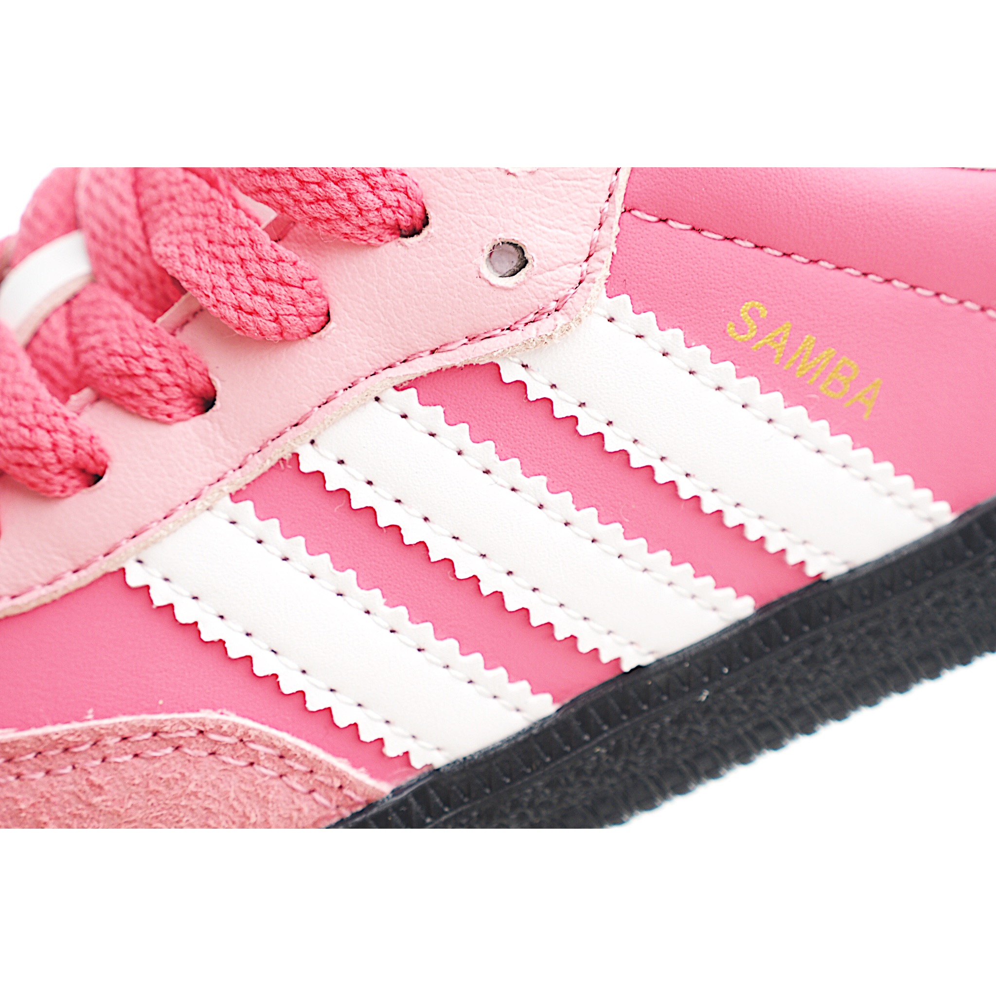 图片[6]-AD 德训 低帮儿童休闲鞋 注：22-27松紧带，28-37系带 如果你回到 1960 年代，你会发现职业足球运动员穿着桑巴，就像这些婴儿鞋一样，几乎就像他们一样。尺寸缩小适合儿童，配有柔软的鞋垫，在全天玩耍时感觉舒适。皮革鞋面、胶橡胶鞋底和3条纹保持经典。 货号：1024 尺码：22-37-选品中心