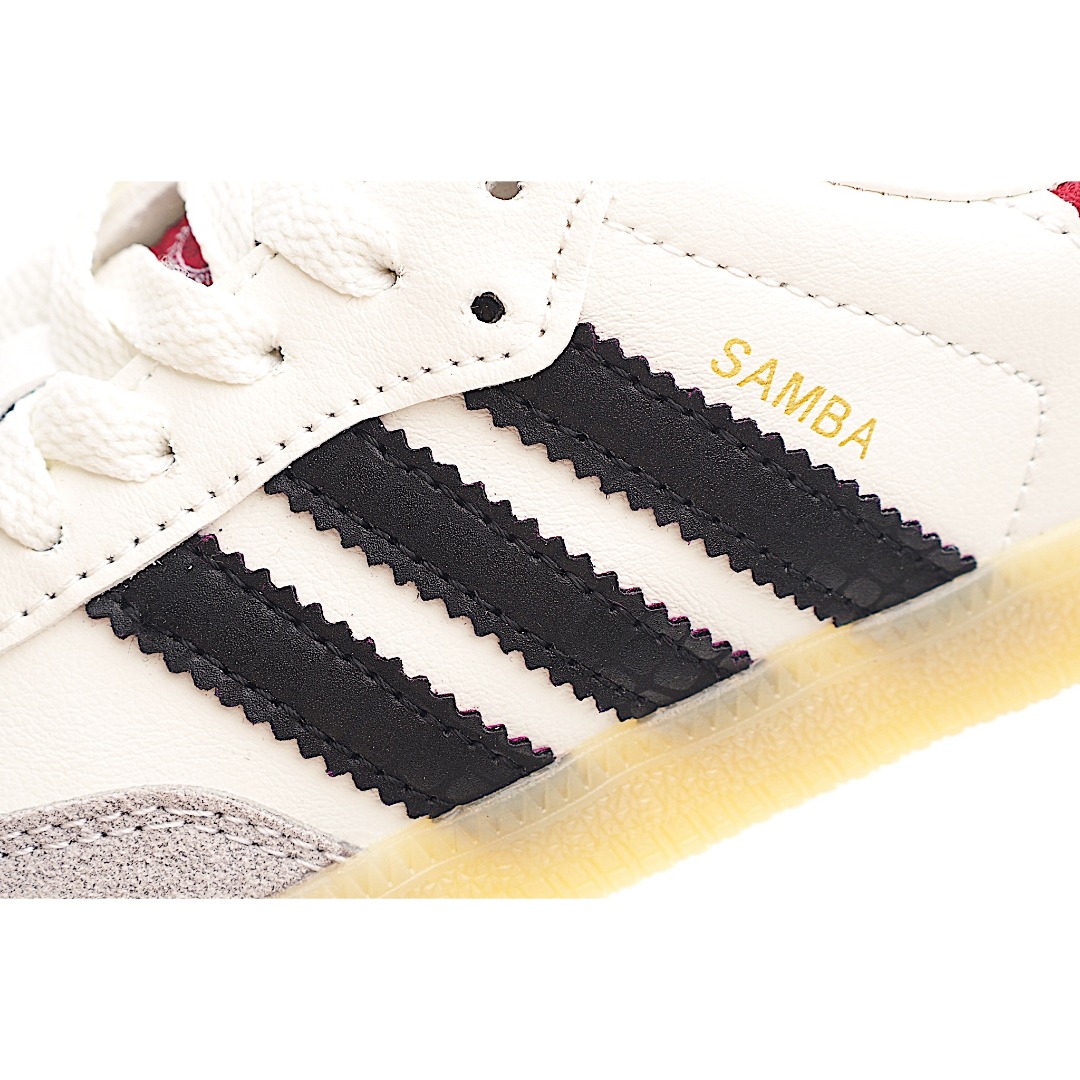 图片[5]-AD 德训 低帮儿童休闲鞋 注：22-27松紧带，28-37系带 如果你回到 1960 年代，你会发现职业足球运动员穿着桑巴，就像这些婴儿鞋一样，几乎就像他们一样。尺寸缩小适合儿童，配有柔软的鞋垫，在全天玩耍时感觉舒适。皮革鞋面、胶橡胶鞋底和3条纹保持经典。 货号：8083 尺码：22-37-选品中心