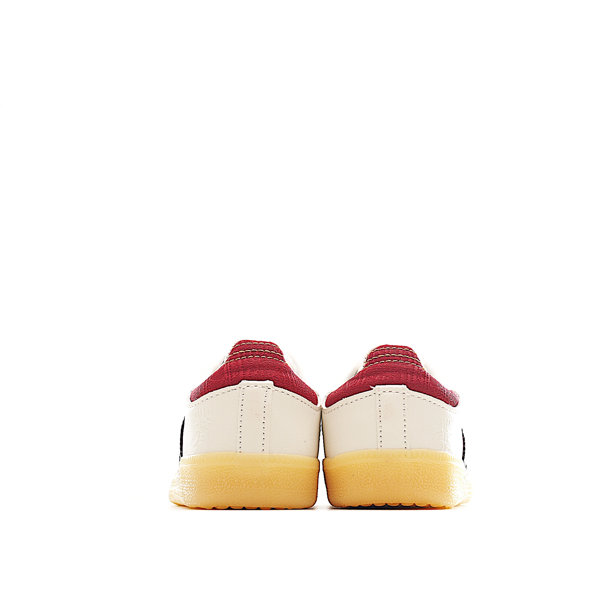 图片[4]-AD 德训 低帮儿童休闲鞋 注：22-27松紧带，28-37系带 如果你回到 1960 年代，你会发现职业足球运动员穿着桑巴，就像这些婴儿鞋一样，几乎就像他们一样。尺寸缩小适合儿童，配有柔软的鞋垫，在全天玩耍时感觉舒适。皮革鞋面、胶橡胶鞋底和3条纹保持经典。 货号：8083 尺码：22-37-选品中心