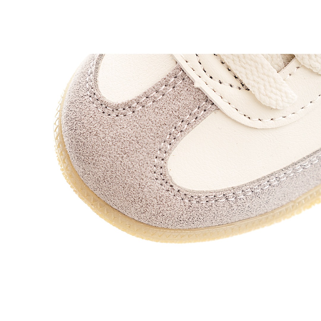 图片[6]-AD 德训 低帮儿童休闲鞋 注：22-27松紧带，28-37系带 如果你回到 1960 年代，你会发现职业足球运动员穿着桑巴，就像这些婴儿鞋一样，几乎就像他们一样。尺寸缩小适合儿童，配有柔软的鞋垫，在全天玩耍时感觉舒适。皮革鞋面、胶橡胶鞋底和3条纹保持经典。 货号：8083 尺码：22-37-选品中心