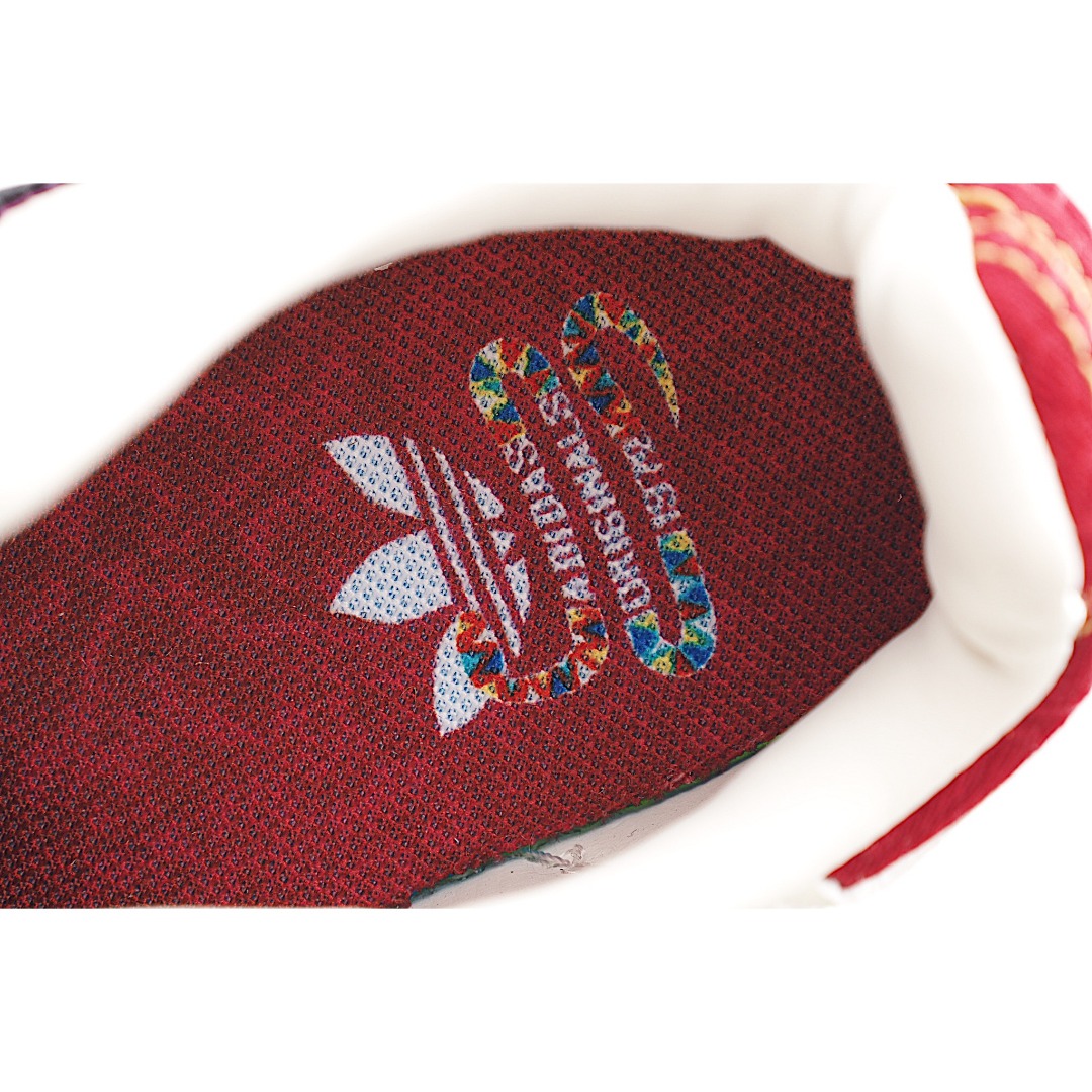 图片[9]-AD 德训 低帮儿童休闲鞋 注：22-27松紧带，28-37系带 如果你回到 1960 年代，你会发现职业足球运动员穿着桑巴，就像这些婴儿鞋一样，几乎就像他们一样。尺寸缩小适合儿童，配有柔软的鞋垫，在全天玩耍时感觉舒适。皮革鞋面、胶橡胶鞋底和3条纹保持经典。 货号：8083 尺码：22-37-选品中心