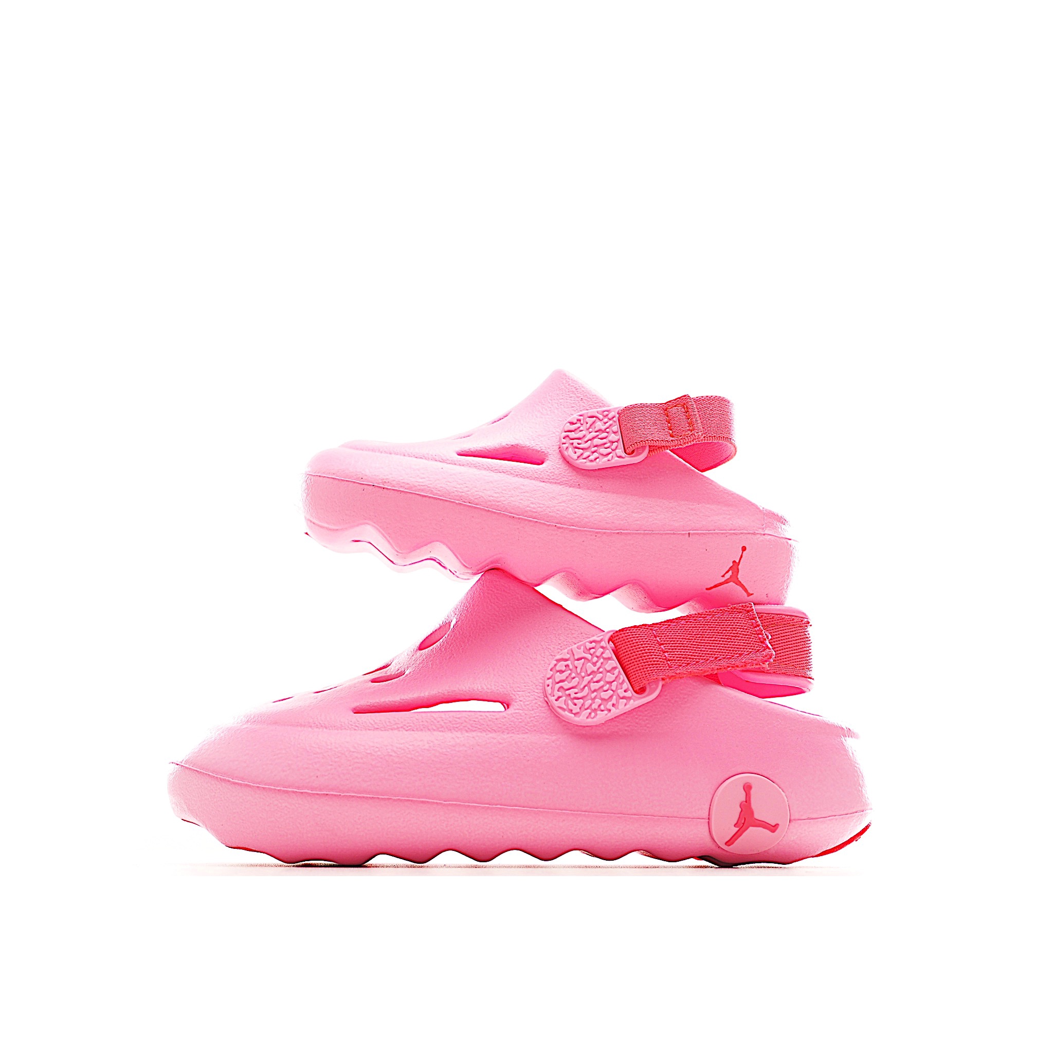 凭借其简单的套穿式设计,为小脚带来无处不在、无所不能的能量。它由一块坚固而有支撑力的泡沫制成,配有弹性鞋跟带和纹理鞋垫,可帮助将小宝贝的脚固定到位。 货号:小童3600 大童2600 尺码:22-35-选品中心